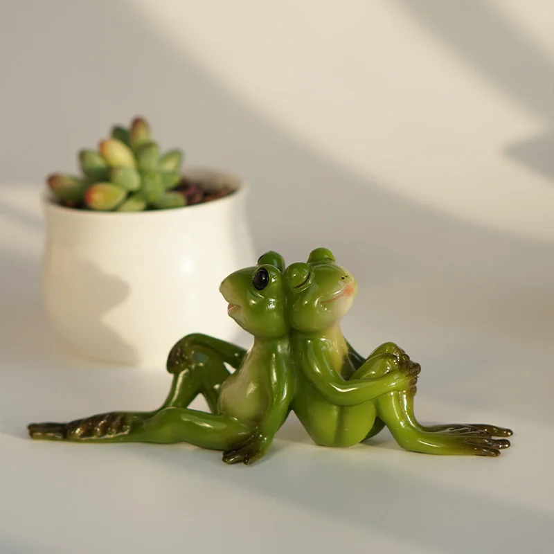 Z09842A Novelty Wedding Gifts for Guests Set Back to Frogs Figurines Valentin Days Couple Gift Micro Landscape Resin Statue