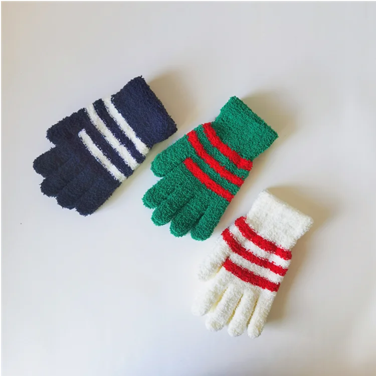 Зимние вязаные теплые перчатки для взрослых с яркими полосками из кораллового бархата