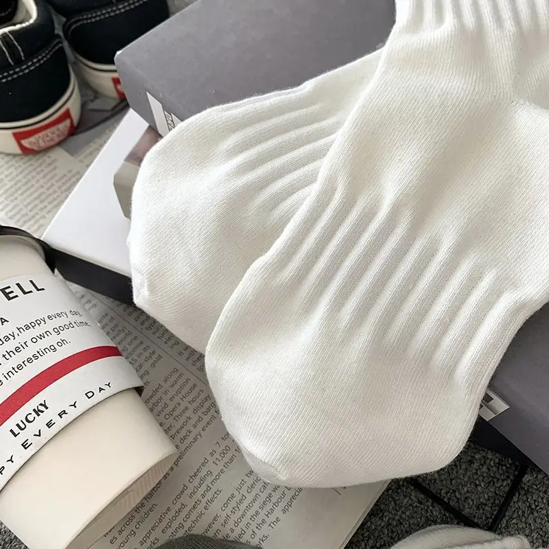 Low MOQ bulk wholesale Professional Factory cotton Unique Own LOGO Design custom socks With Customized Labels Tags Packaging