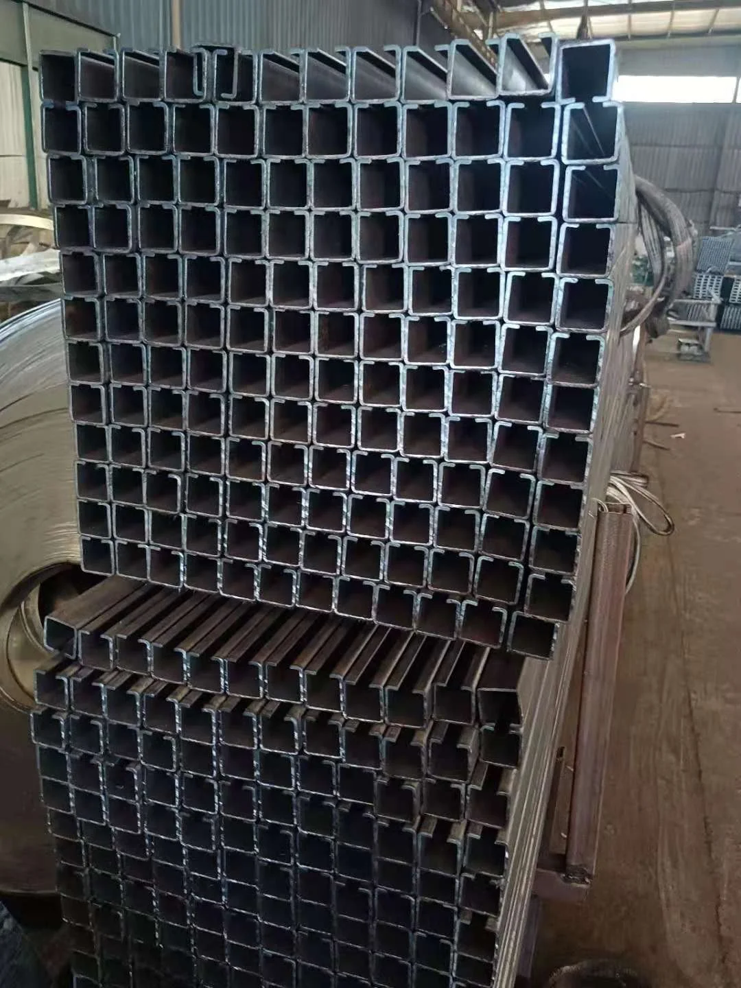 Высокое качество и недорогая цена ASTM Q355B угловая сталь равная оцинкованная