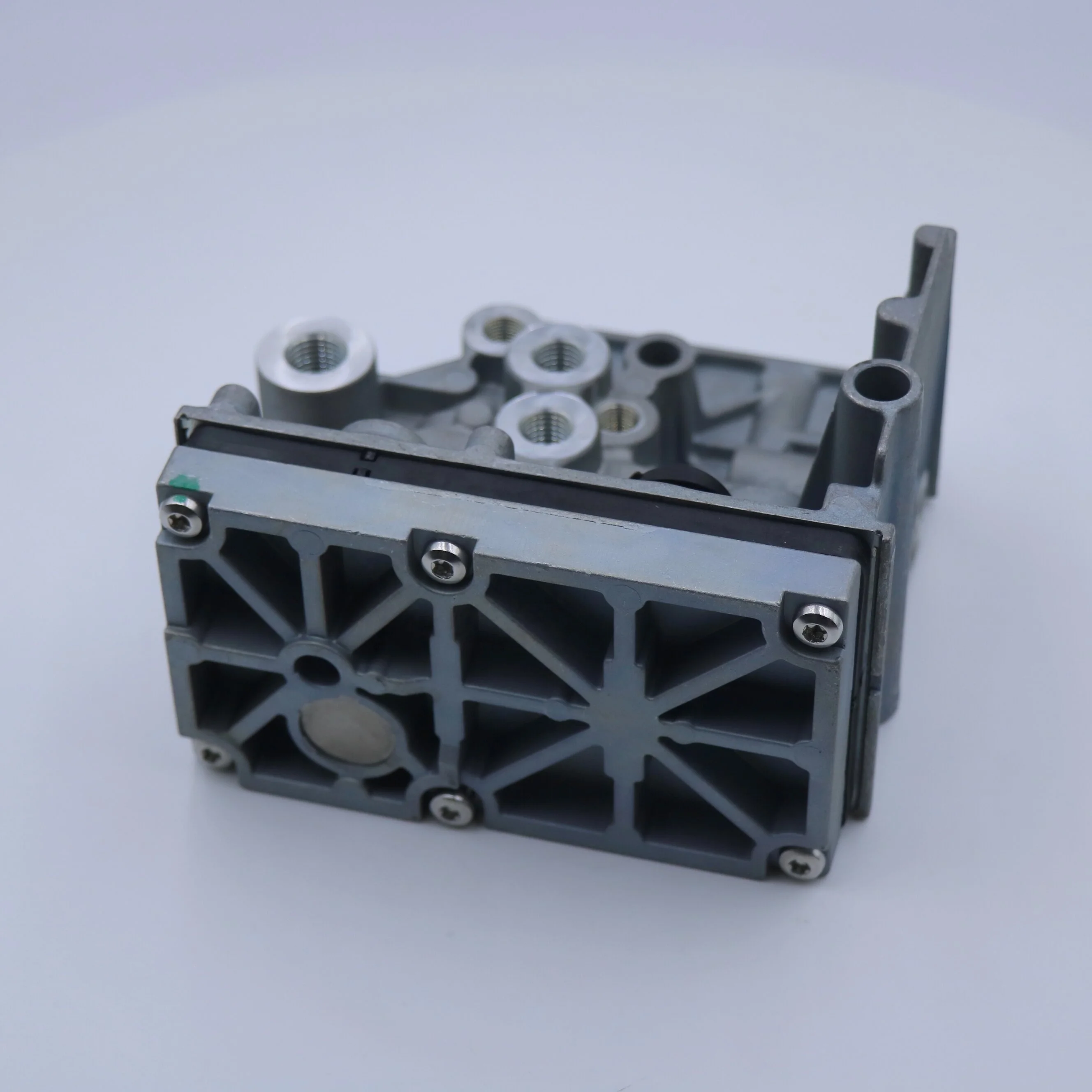 High quality Truck Solenoid valve 1773867 1910461 2423447 2472630 2539744 2591753 Fits for Scania truck parts