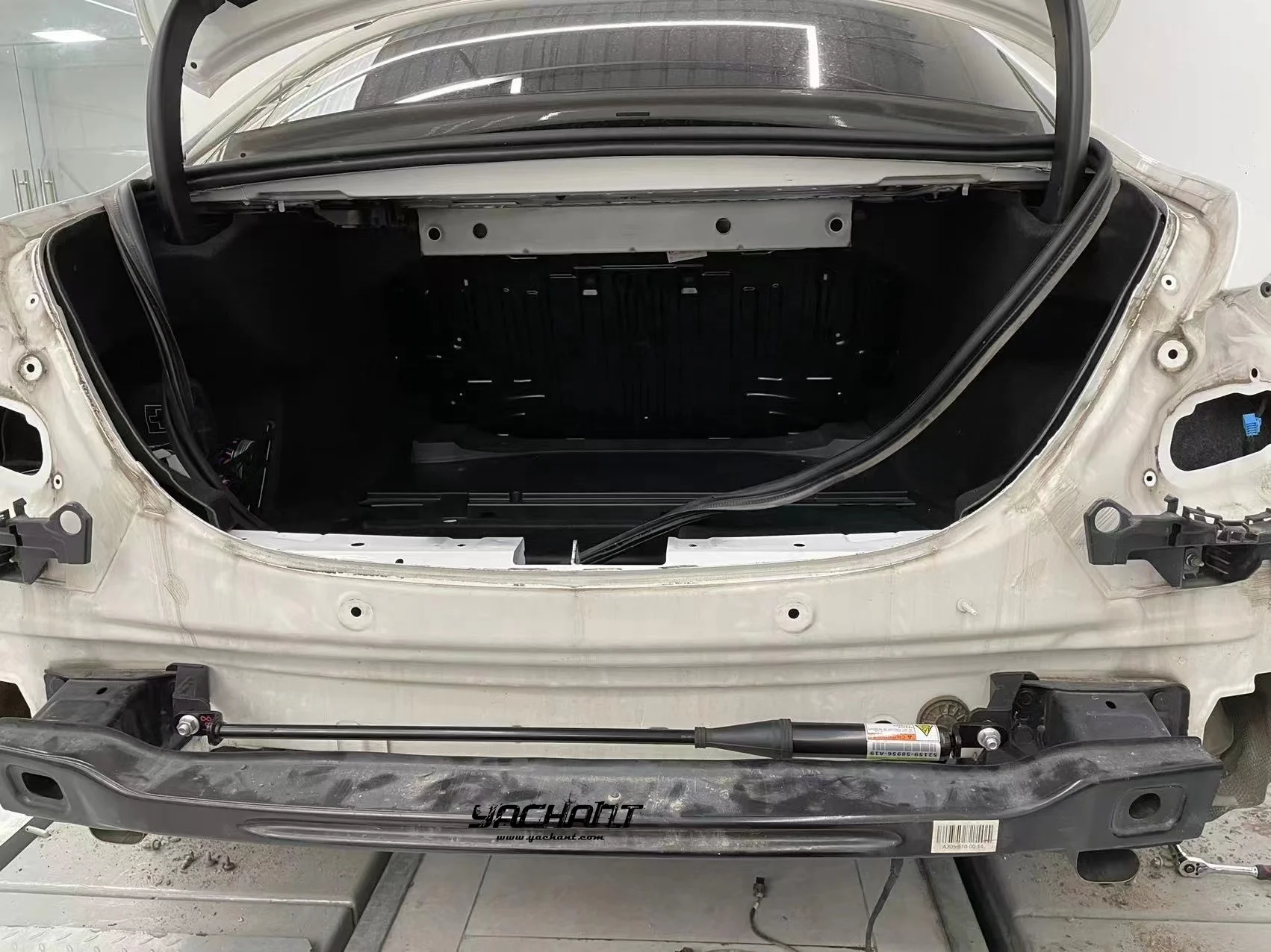 Car Accessories Mercedes Benz C200 260 C300 W205 Evais Parts Hydraulic Stablizing Damper For C200 260 C300 W205 Balance Bar