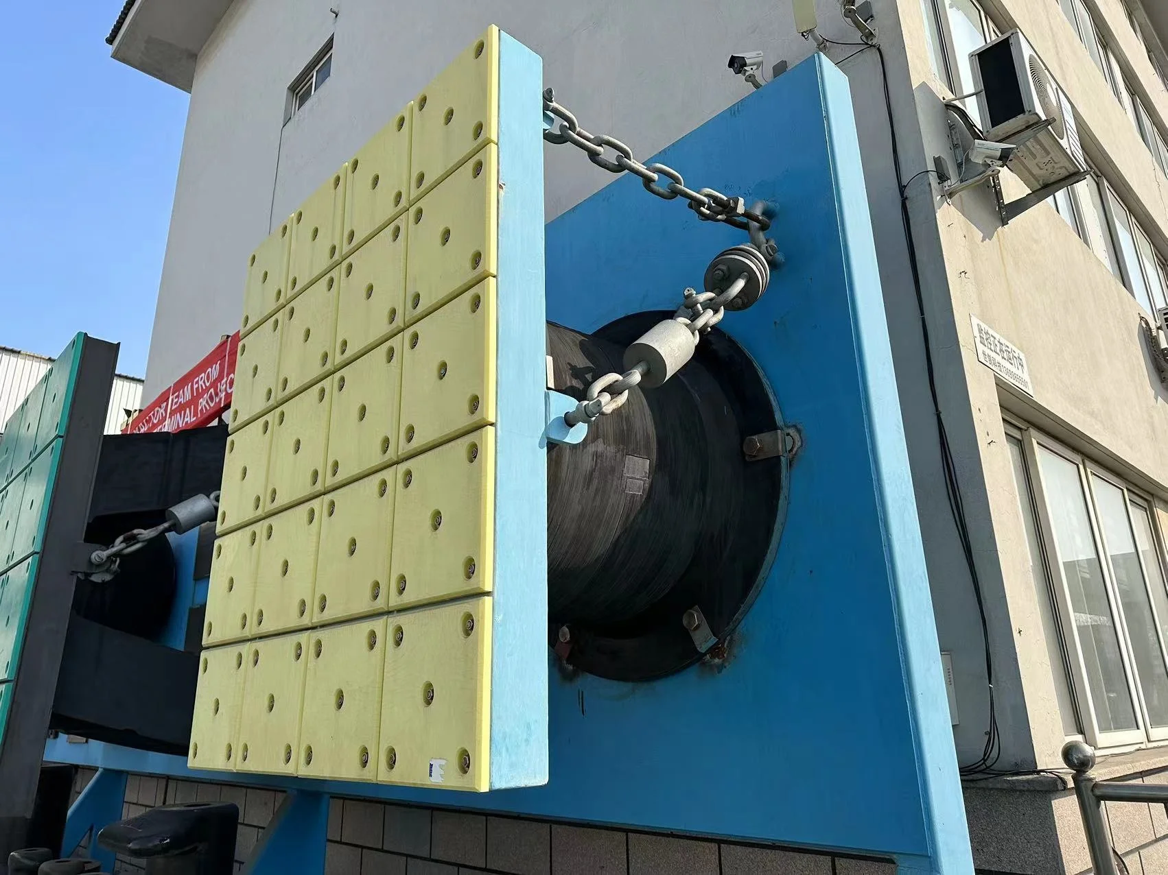 Цилиндрическая твердая резиновая крылка