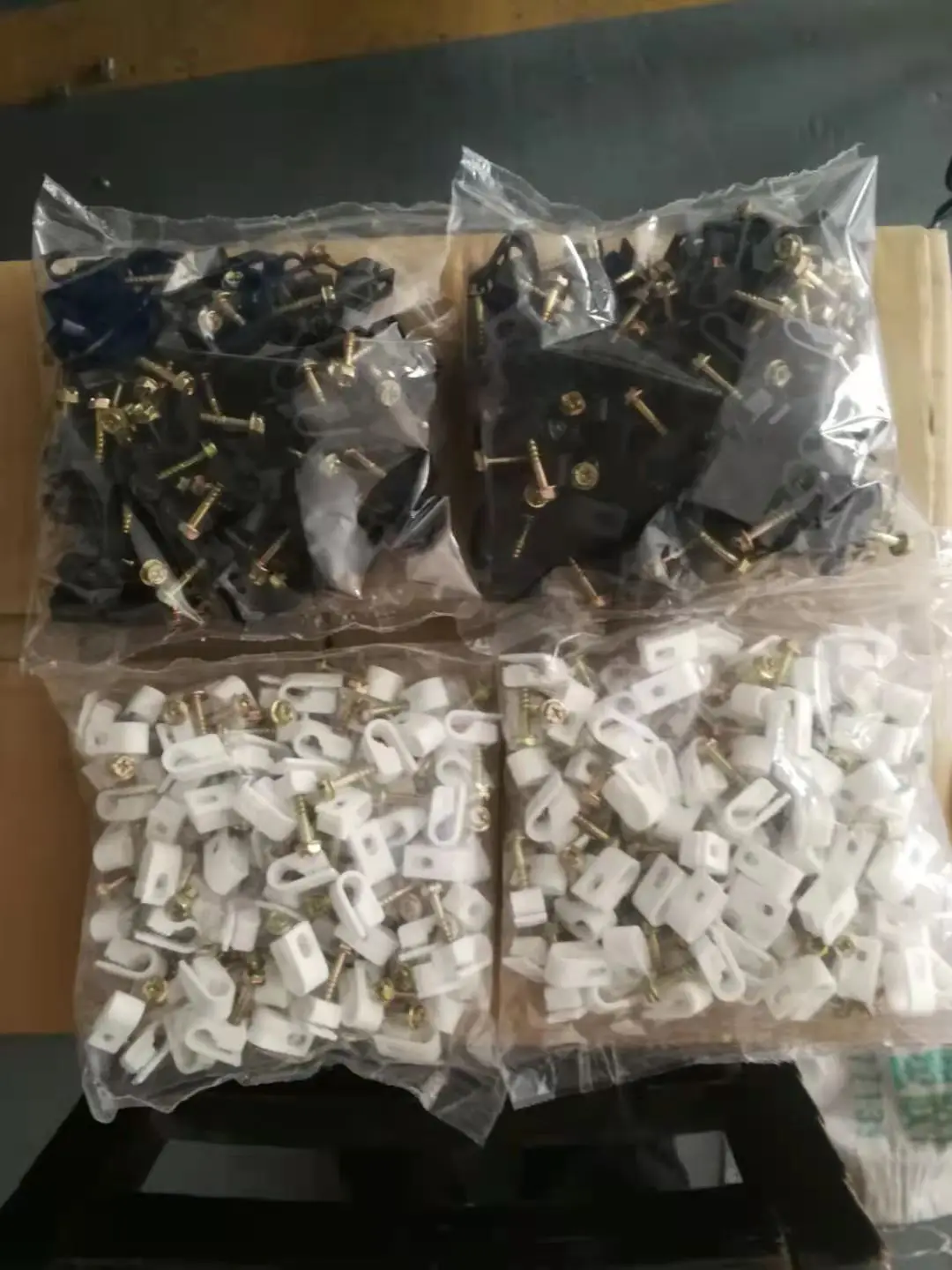 Пластиковые двойные зажим типа P Кабельный для