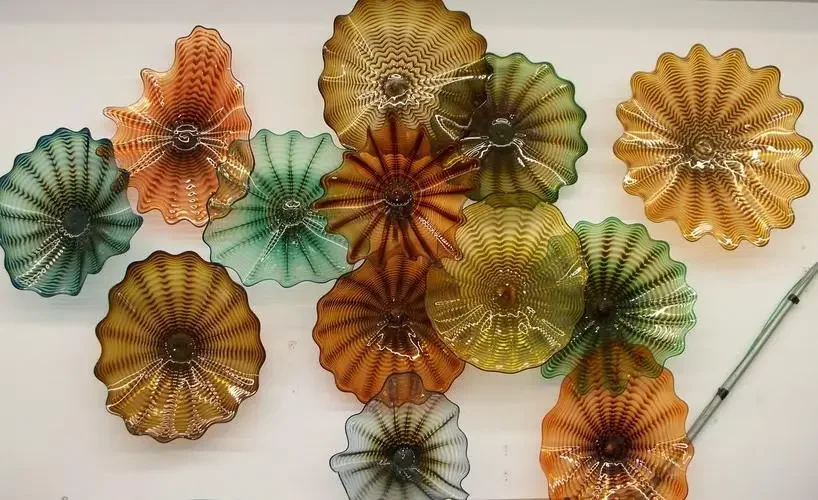 Popular art decoration handmade glass plates wall hanger murano flower shaped glass plates