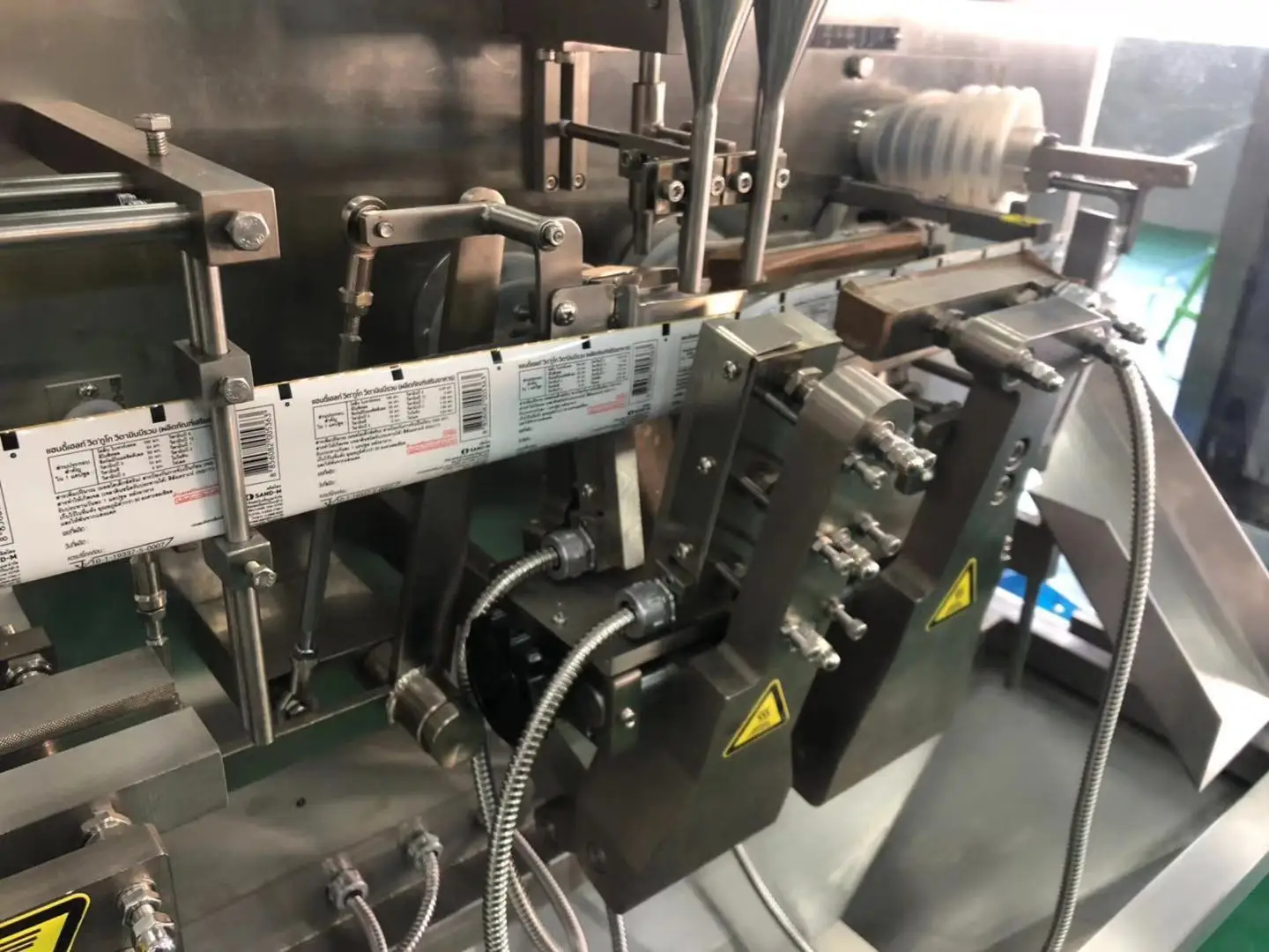 BHS-130 HFFS 3 Sides 4 Sides Seal Sachet Packing Machine Multi-function Packaging Machines