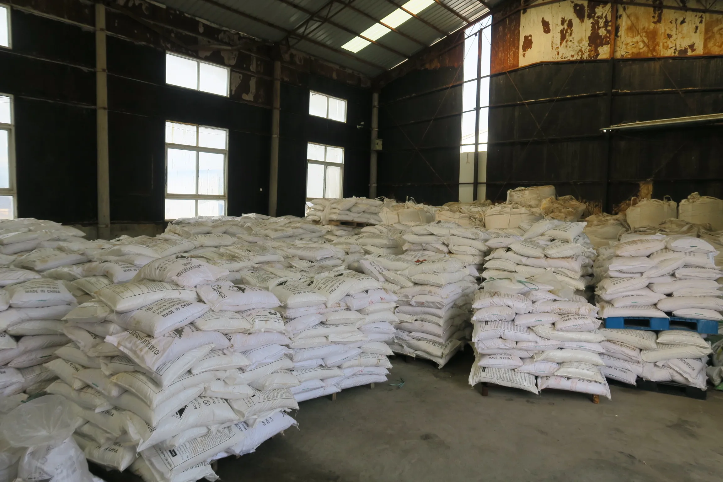 China manufacture high quality anhydrous sodium carbonate light soda ash