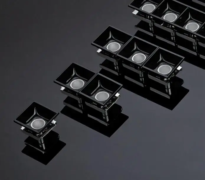 
High efficiency reflector lenses for Linear light UGR<19 