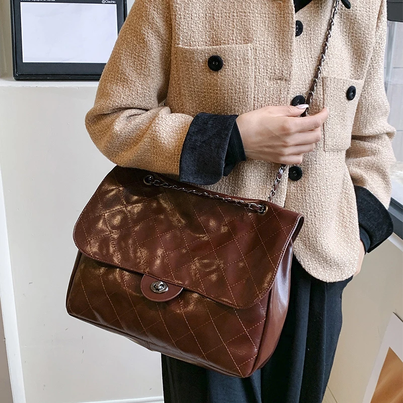 2024 New High end Lingge Flip Stray Bag Single Shoulder Bag Small and Large Capacity Chain Crossbody Bag