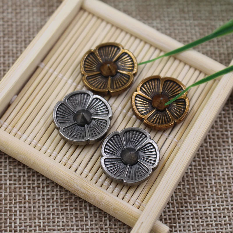 Factory wholesale fashion design flower rivet for garment decoration hardware accessories