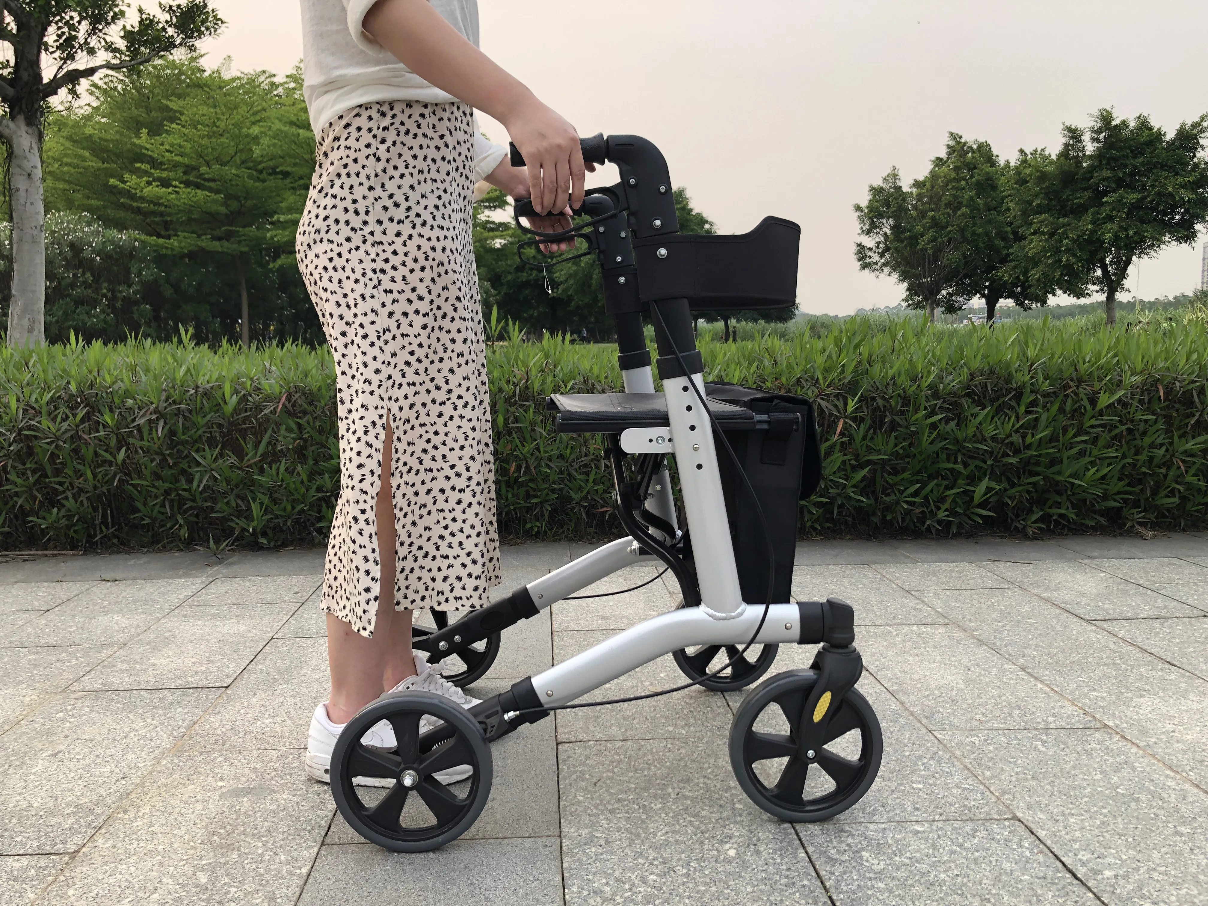 Lightweight Aluminum Rollator  Mobility Aids for Disabled and Elderly People