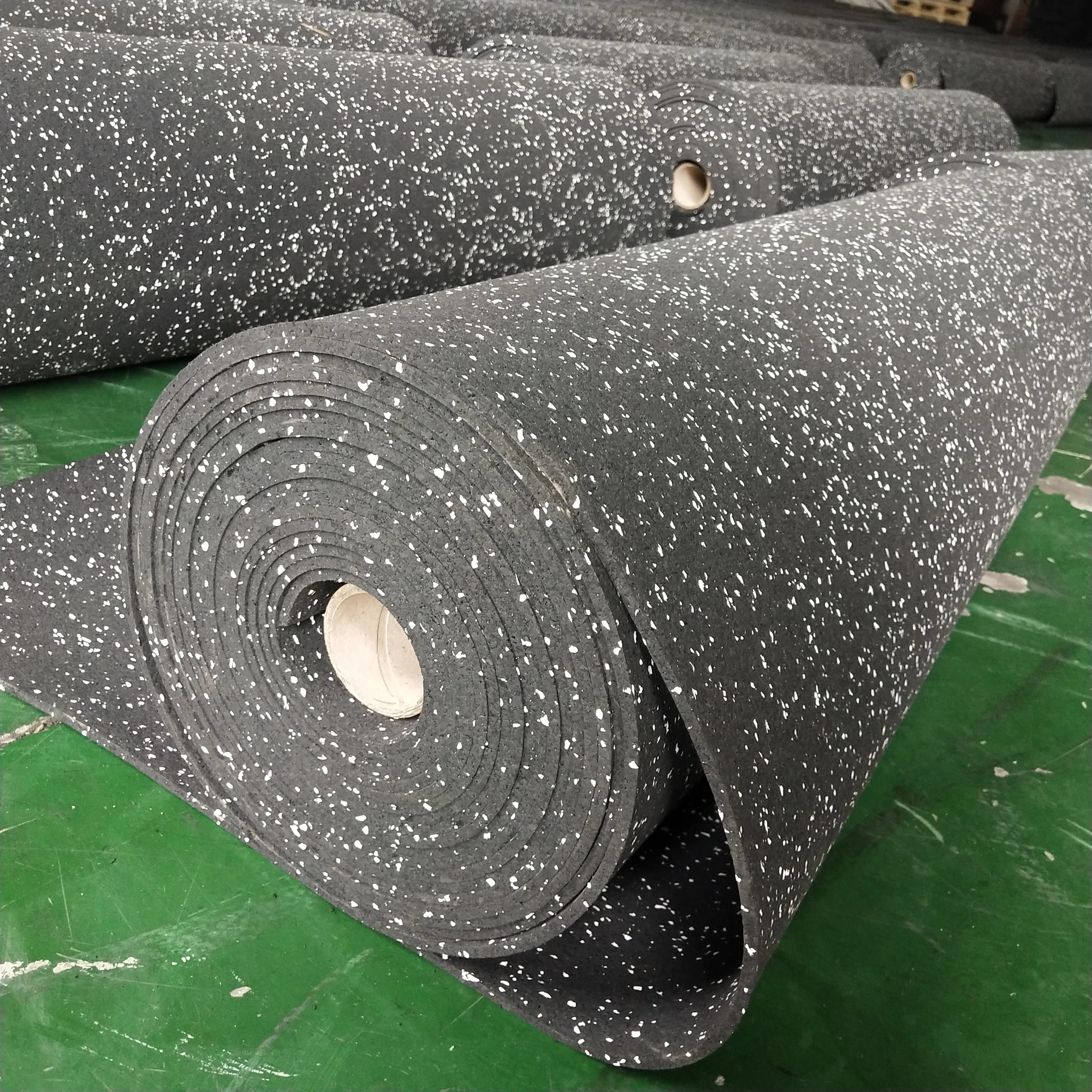 Factory  Directly Supply ,Shockproof Protective ,and no bad smell  Gym  fitness Rubber Flooring Rolls