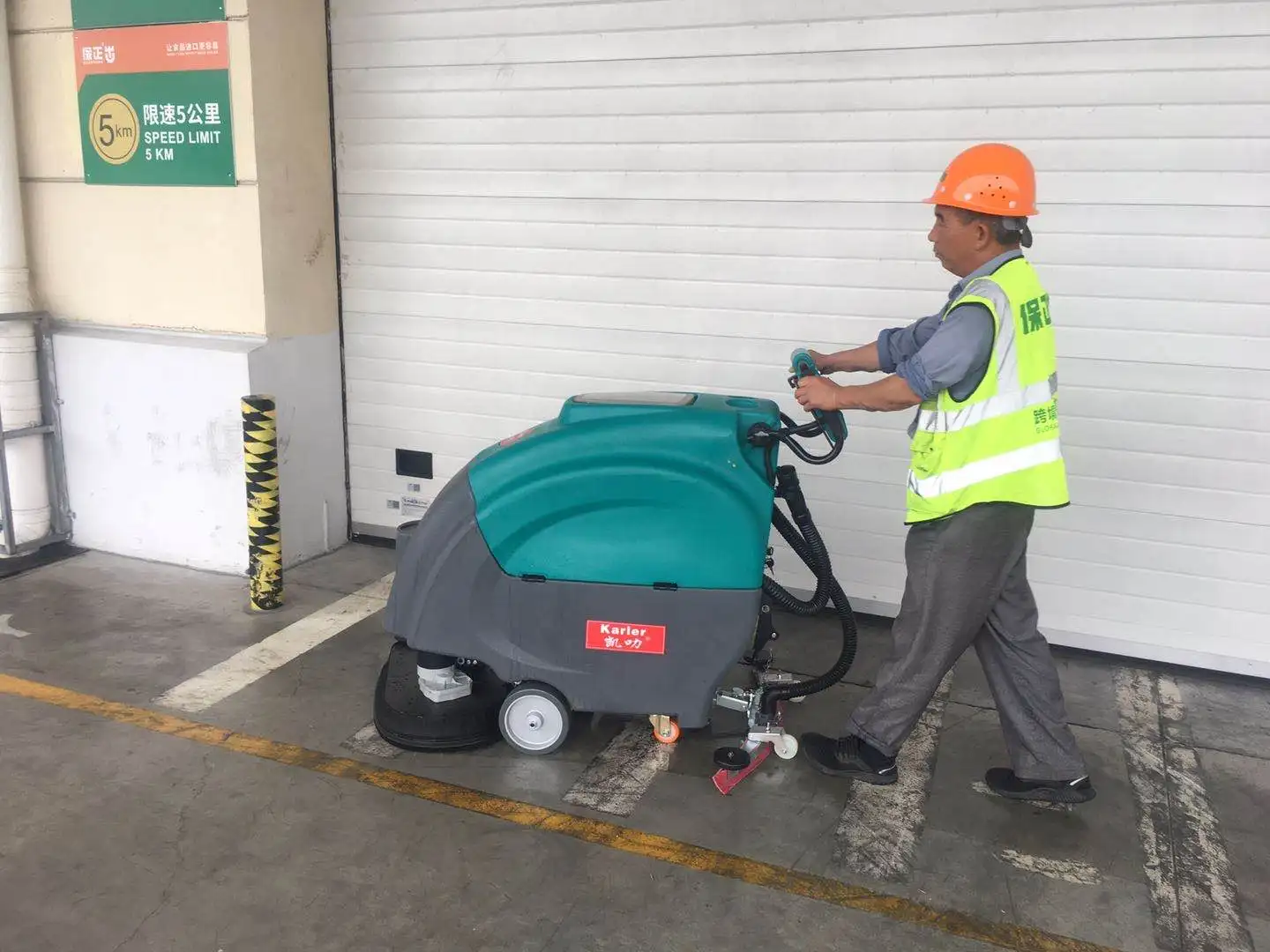 excellent quality high efficiency street road dust cleaning equipment rechargeable airport driving floor sweeper machine