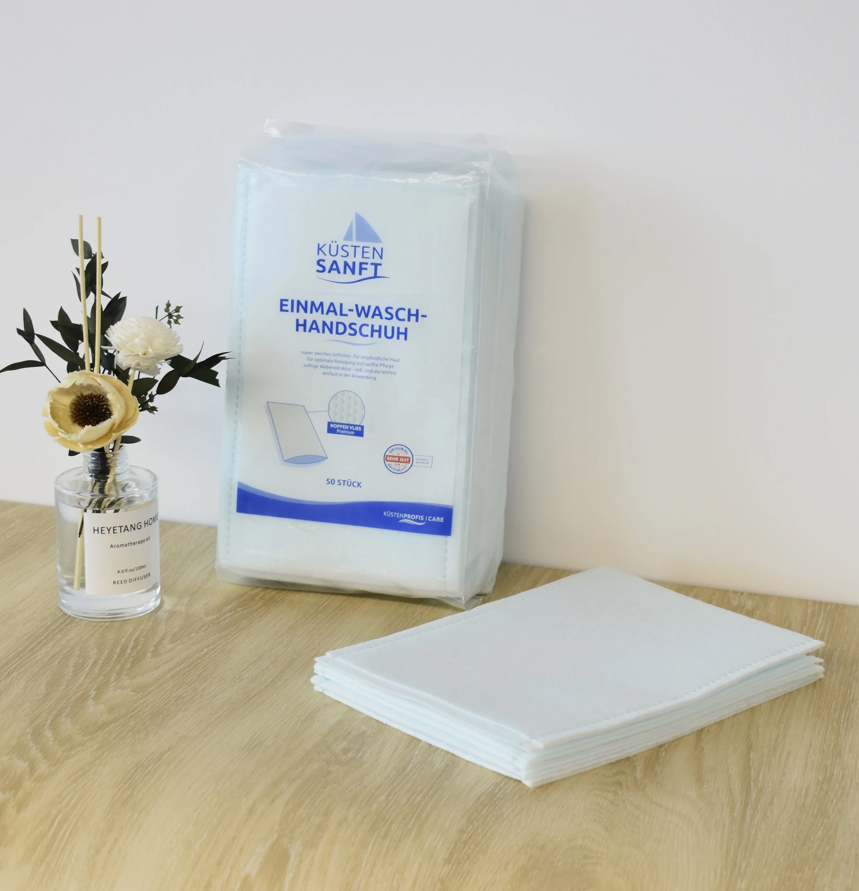 BSCI white color polyester body washing glove  cleaning smell removing nonwoven cleaning bath glove