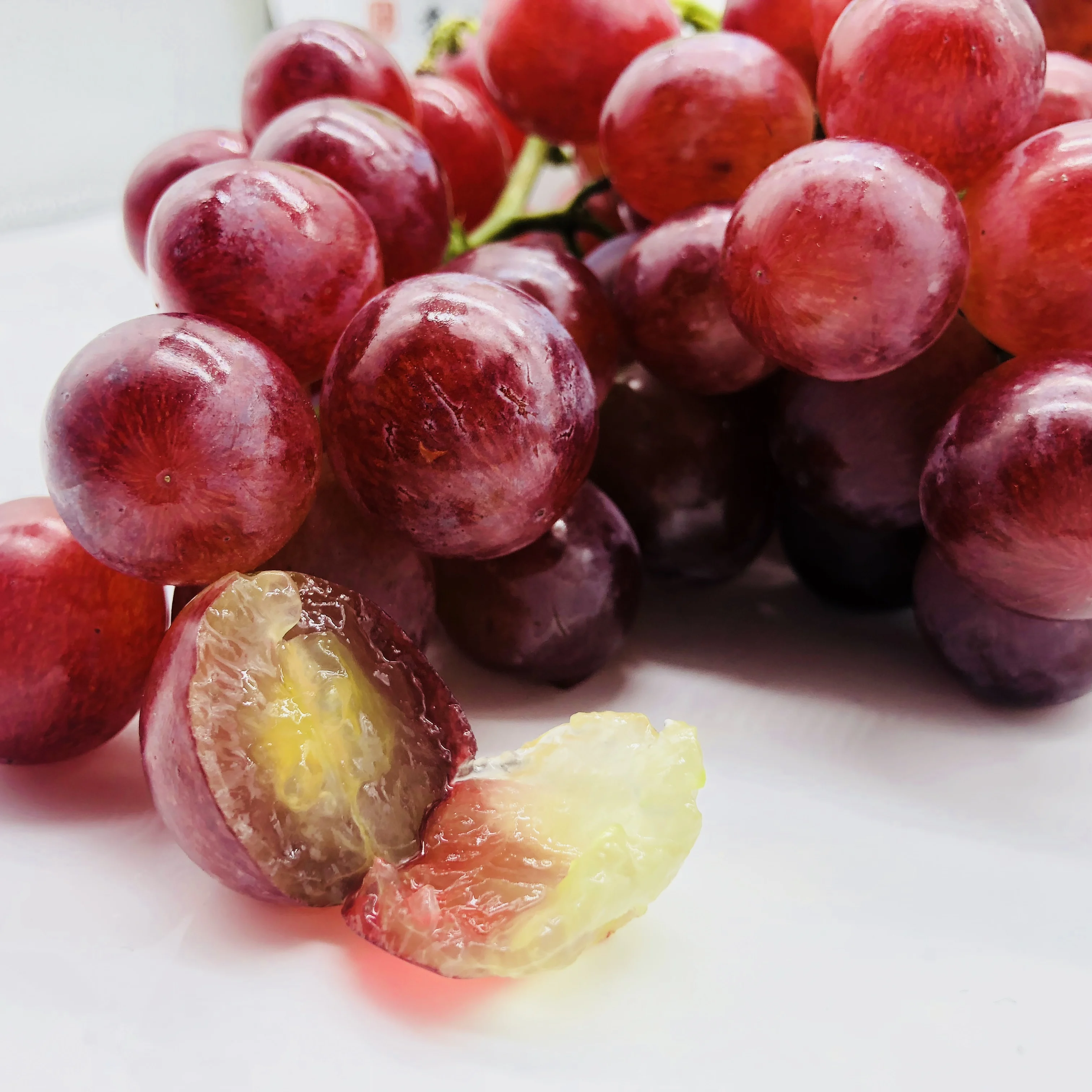 new crop Fresh Grapes Red Globe Purple Box Sweet  Style June Storage Packing Global GAP Color Origin Type Season Variety Size