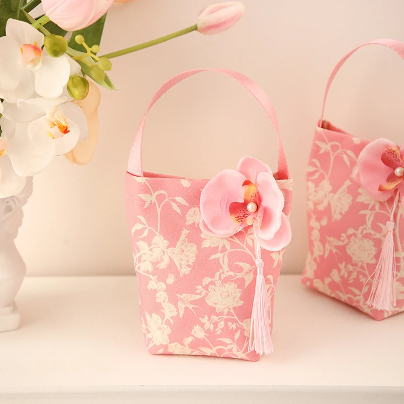Advanced hand drawn exquisite flowers portable gift bag with tassel