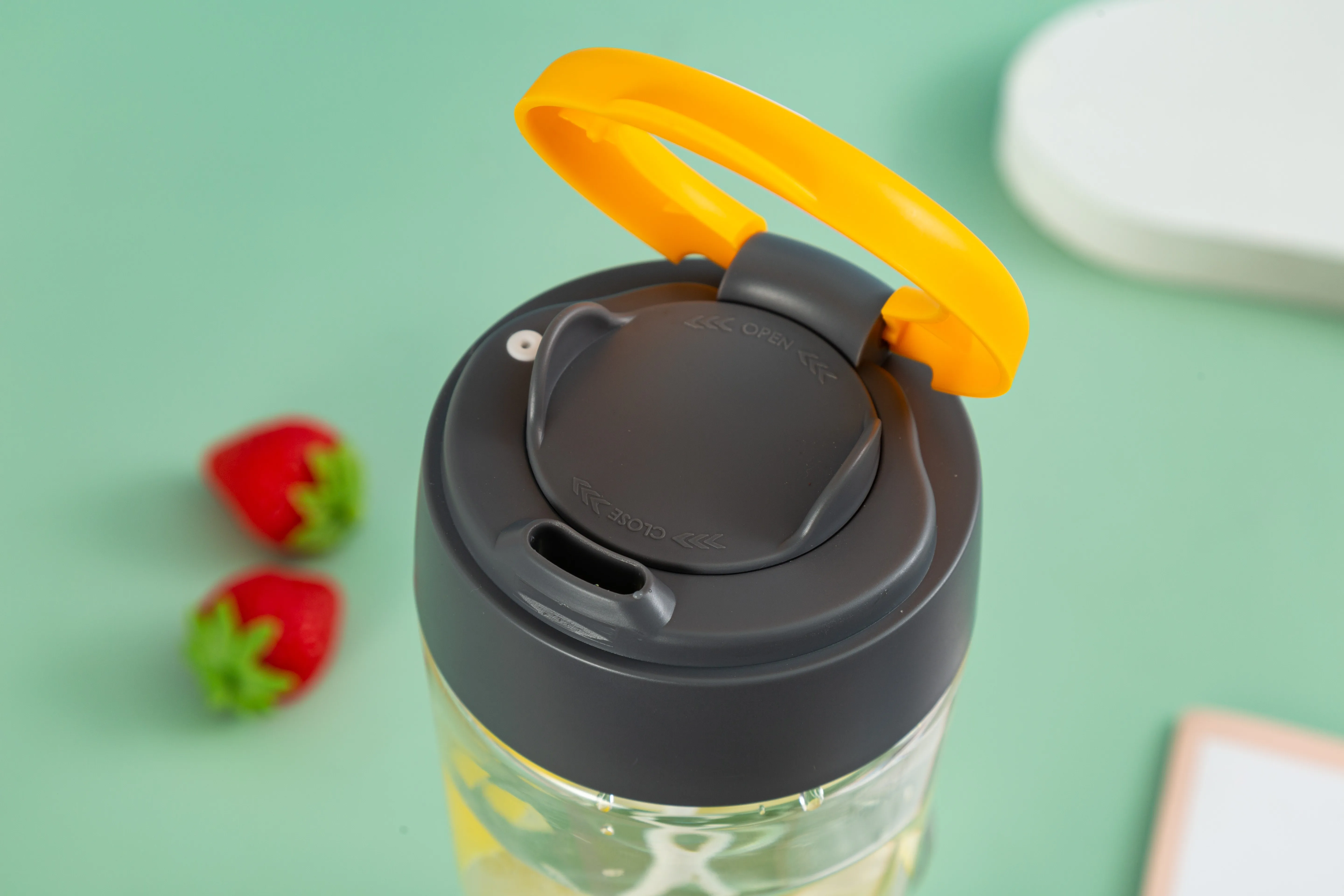 Battery Operated 600ml Custom Fitness Workout Water Bottle Electric Vortex Mixer Protein Plastic Electric Shaker Bottle