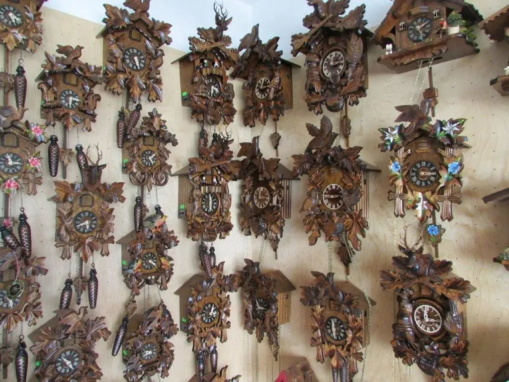 High Quality Germany Specialty Black Forest House Cuckoo Clock With Moving Lumberjack And Mill Wheel With Music