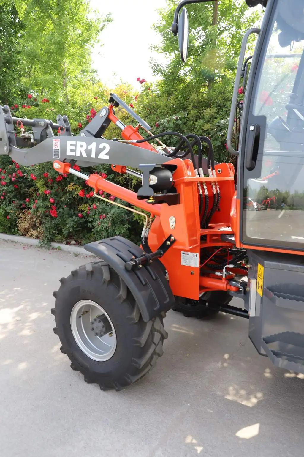 Компактный мини-фронтальный погрузчик Everun ER12 1200 кг