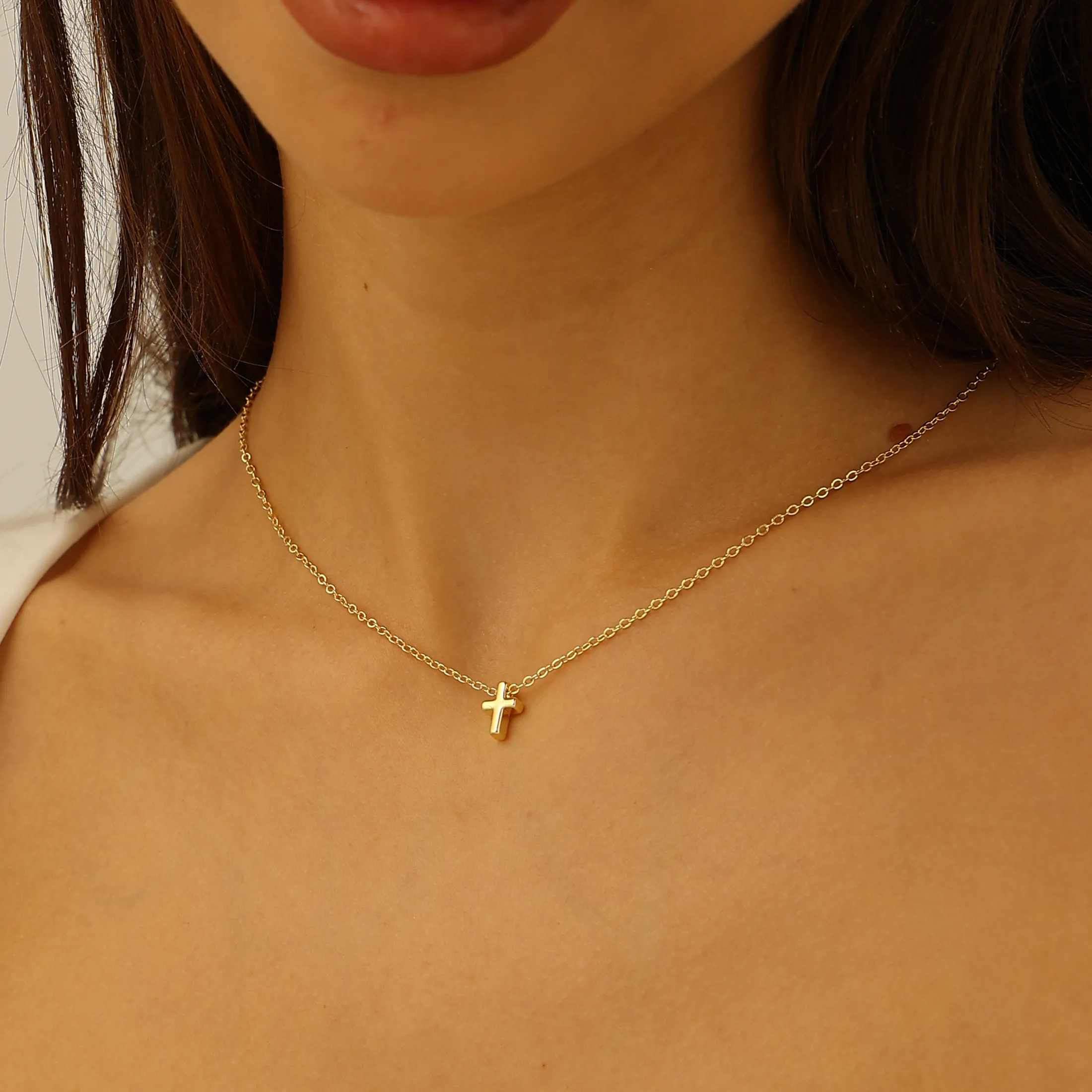 NUORO LOW MOQ Tiny Plain Polished Slide Smooth Cross Everyday Jewelry For Women Gold Color 14K Gold Filled Cross Necklace