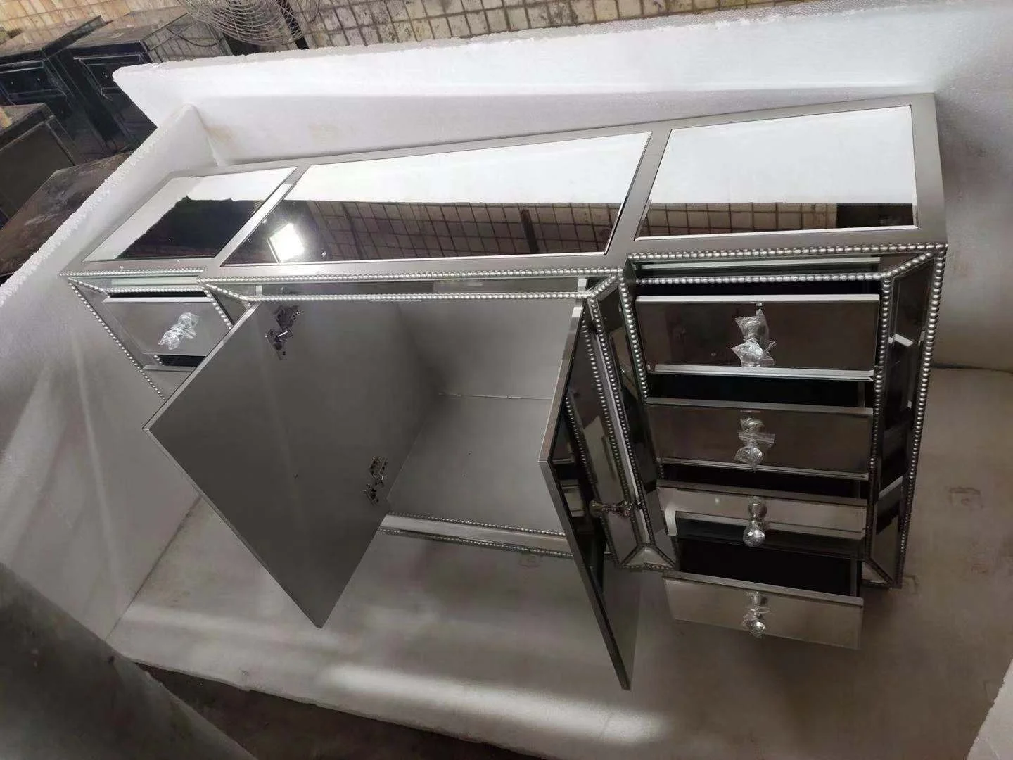 Hot Sale Beads Mirrored Nightstand  3 drawer chest bedside table  night stand Mirrored Side Board with beads