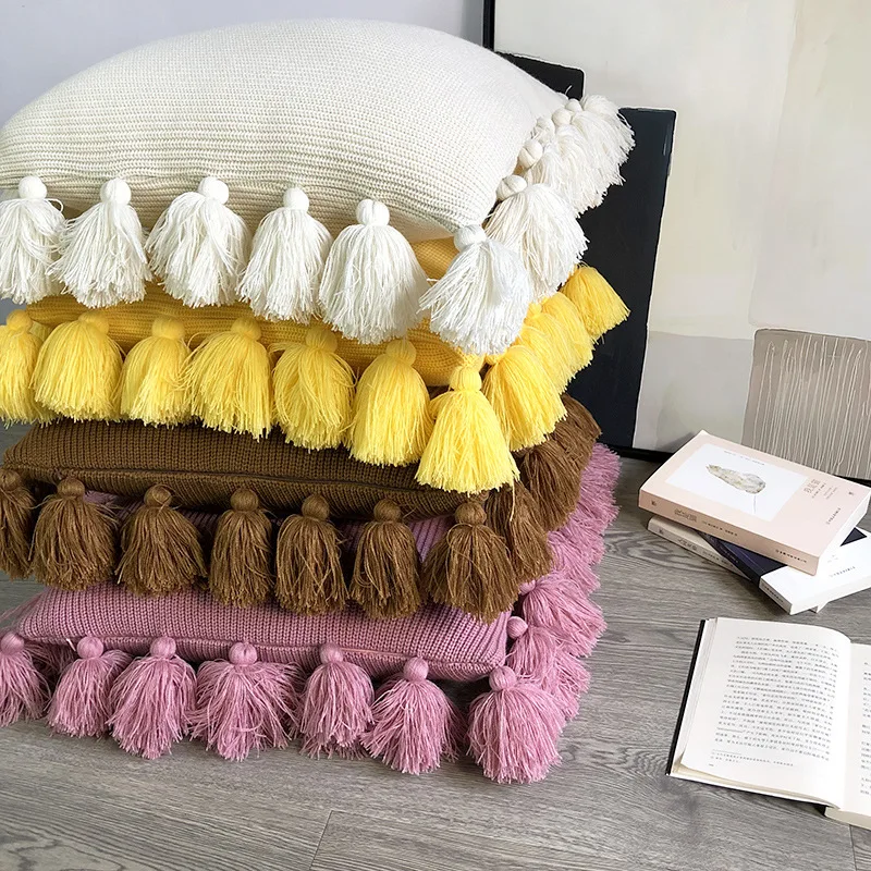 Однотонные вязаные наволочки для подушек с кисточкой