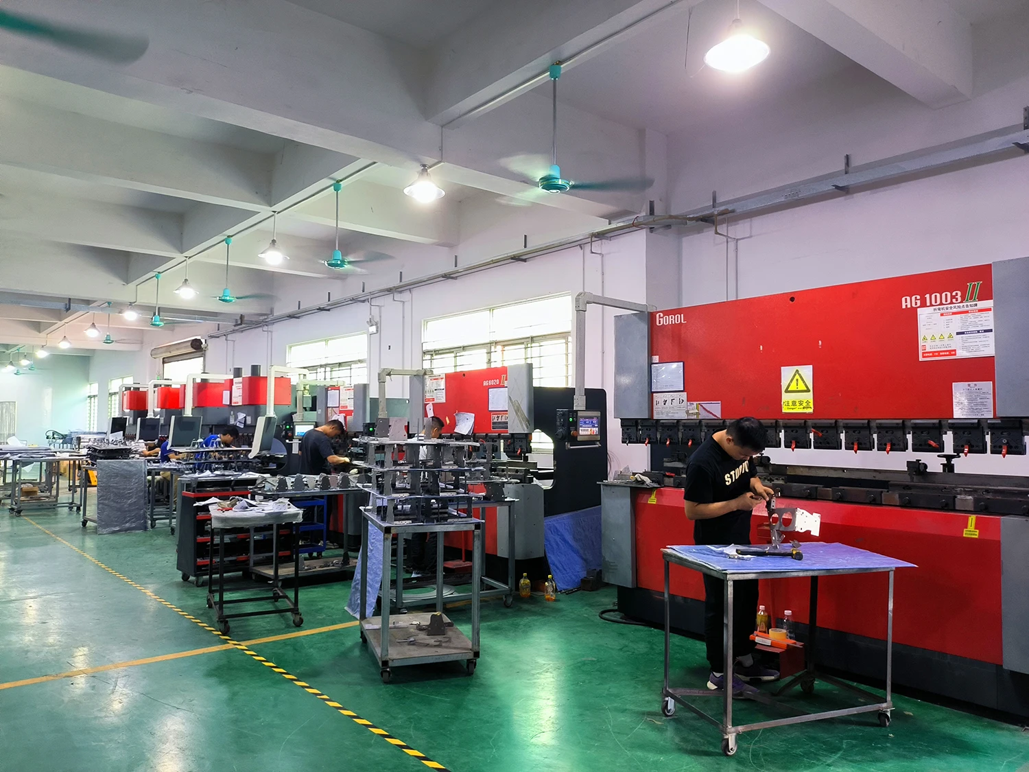China Sheet Metal Fabrication Bending Welding Equipment Case Titanium Stamping Sheet Metal Parts Service