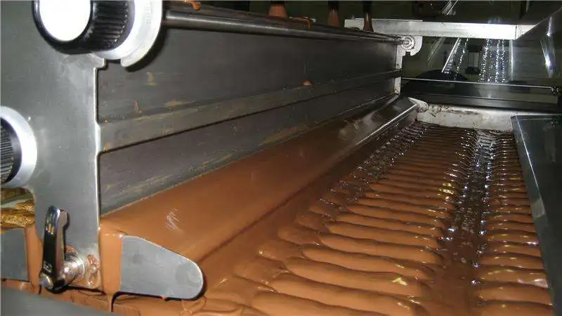 Automatic Chocolate Enrobing Machine and Cooling Tunnel Machine from China