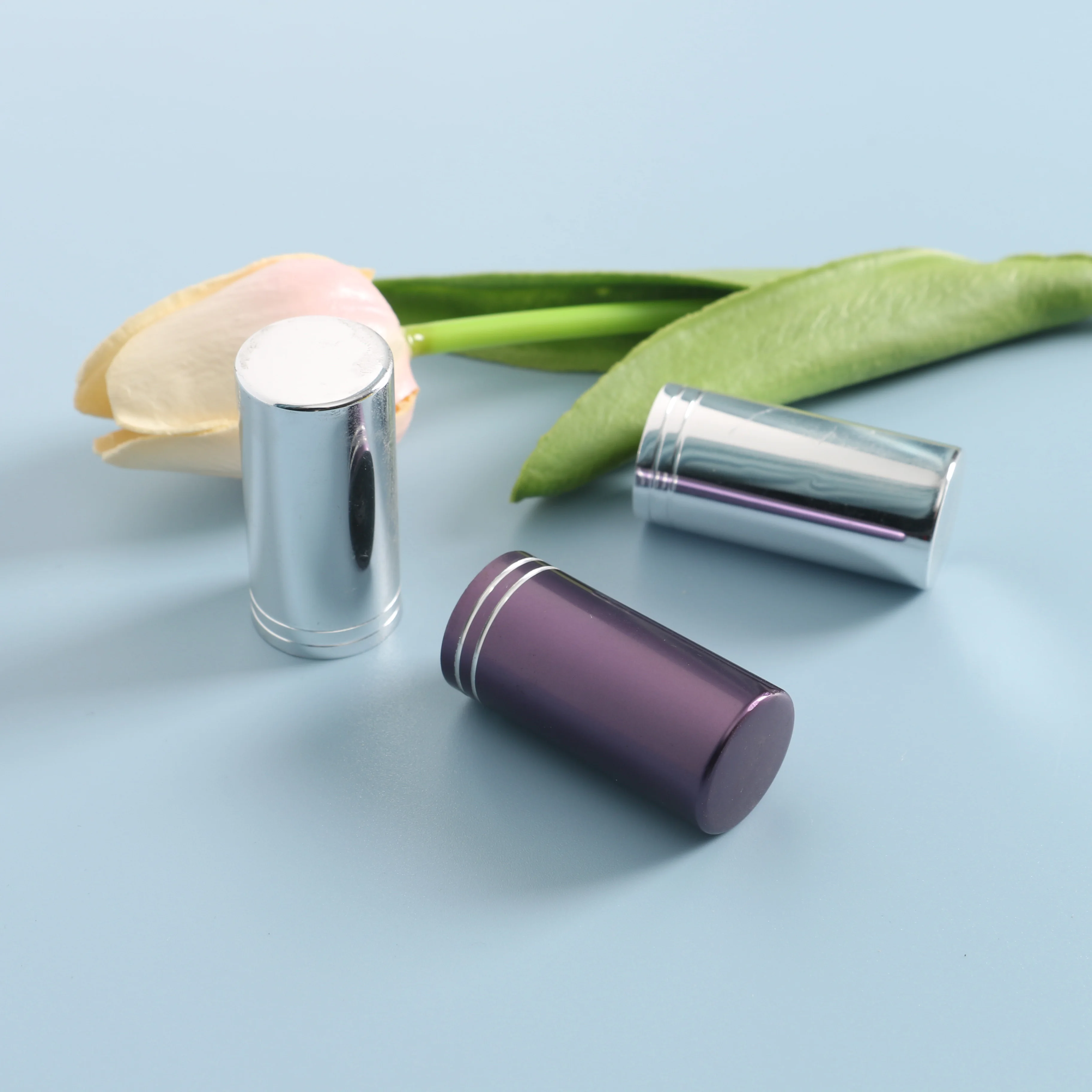 caps with silicone cone seal aluminum bottle