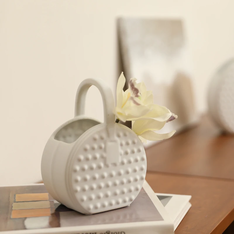 Factory direct commercial Creative Handbag Vase Ceramic Flower Arrangement Desktop Pretty Unique Crafted Bag Vase for Hom Decor