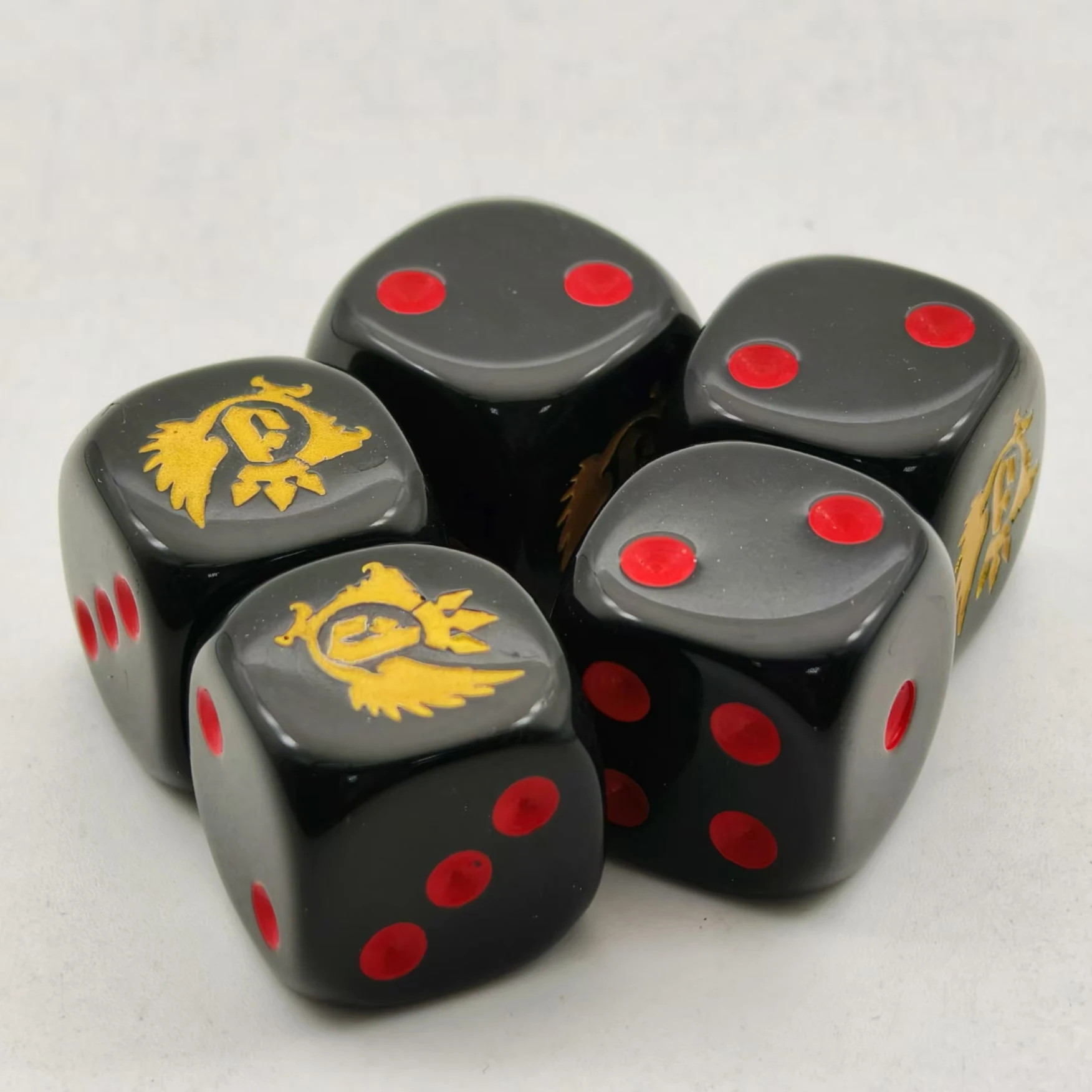 luxury colored low moq corner black dice set engrave customized logo symbol plastic acrylic d6 16mm adult games casino dice set