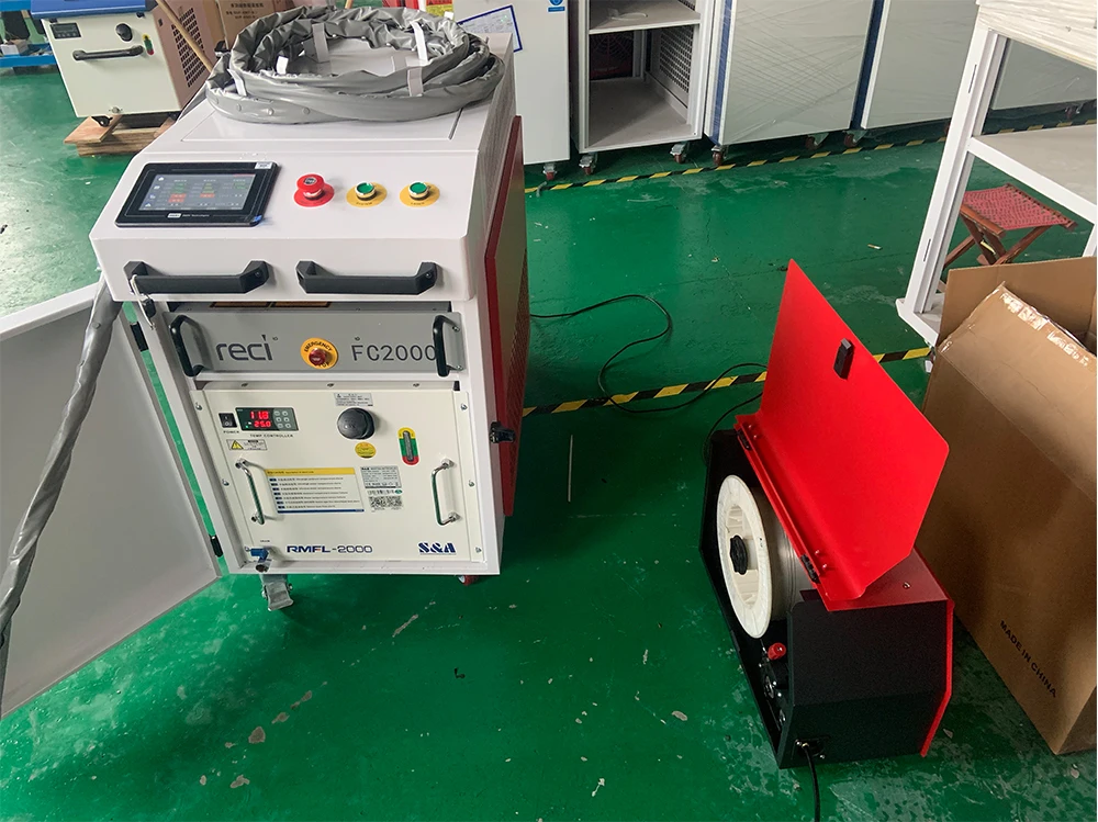 WISDOM CNC Handheld Portable Mini Fiber laser welding machine 2000w 3 in 1 price for metal