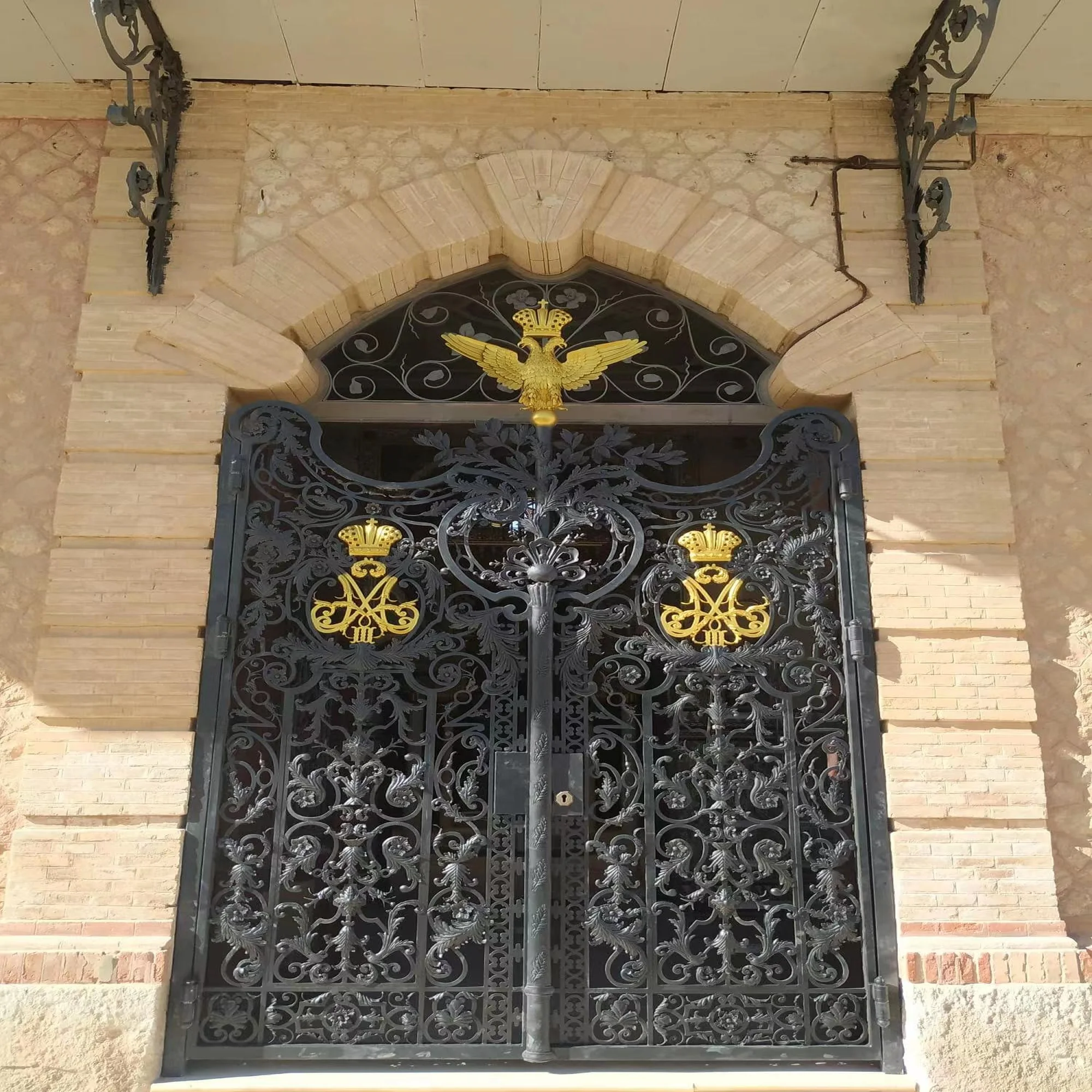 New Exterior Elegant Sliding House Gate Design for