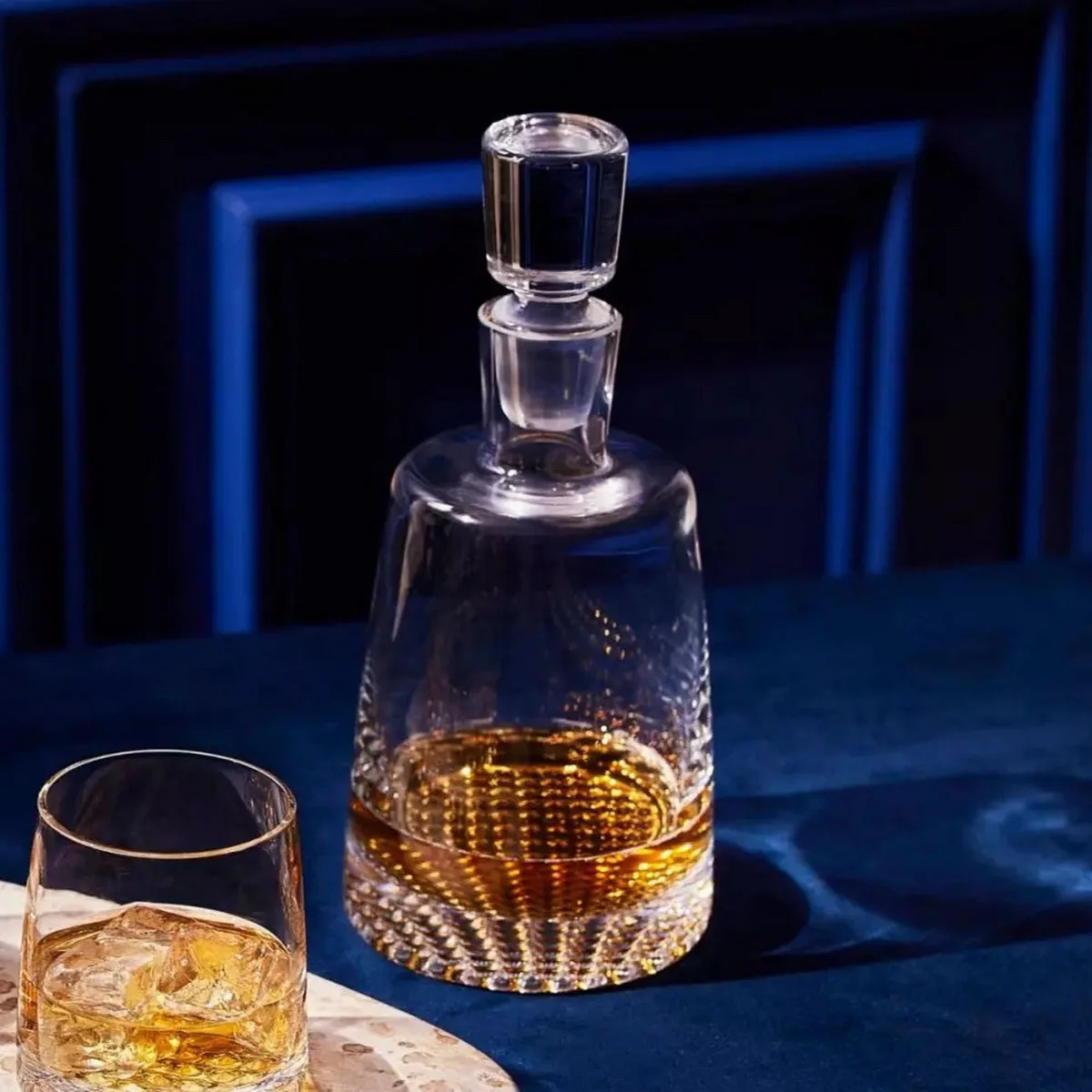 Modern Whisky Decanter Carafe - 32.1 oz (950ml) Capacity - 265 mm - Elegant Serving Solution - B2B Wholesale Offer - Krosno Glas