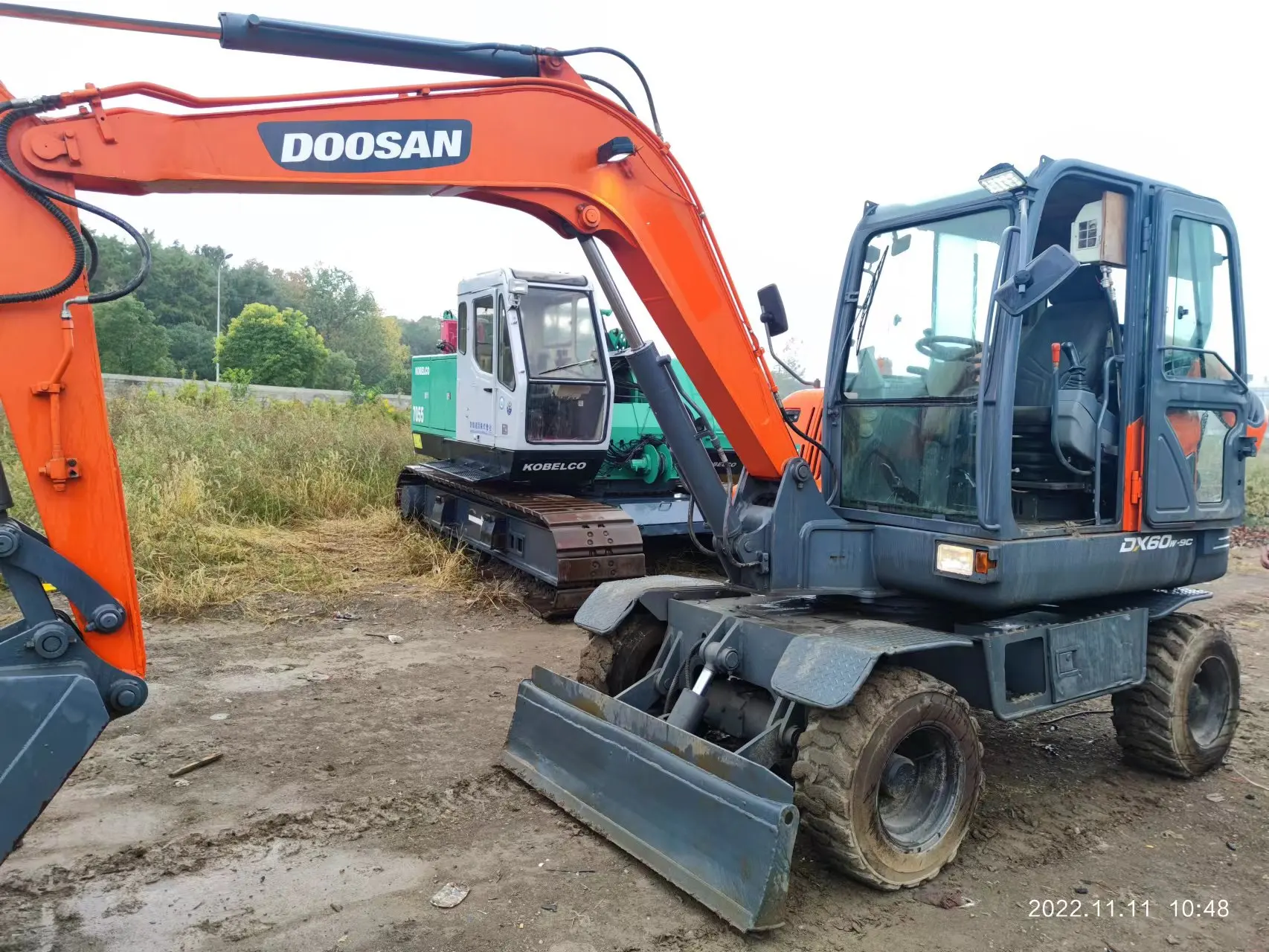 Used Doosan DX60W Wheel Excavator For Sale low price and good quality in good condition