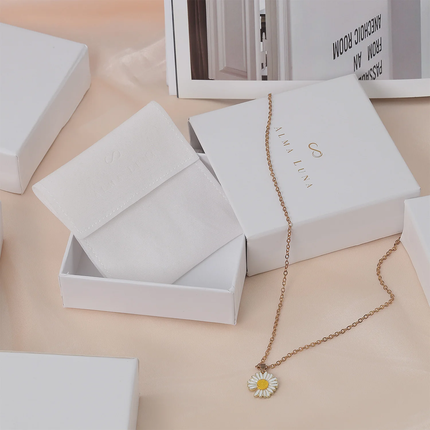 Wholesale Custom Logo Eco-friendly Paper White Necklace Jewelry Drawer Pull Out Box For Jewelry