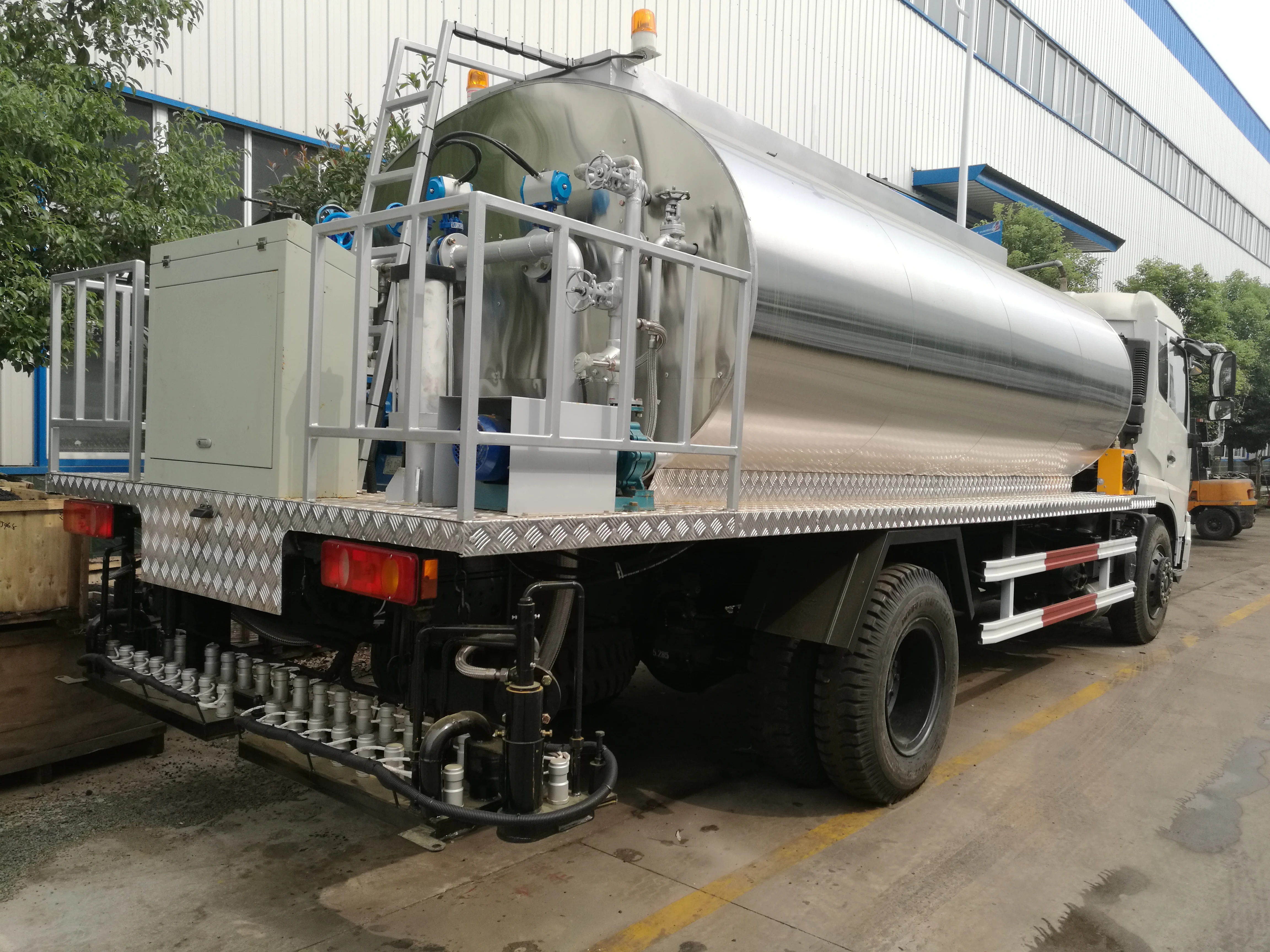  Asphalt Distributor Truck 3m3 Bitumen Emulsion