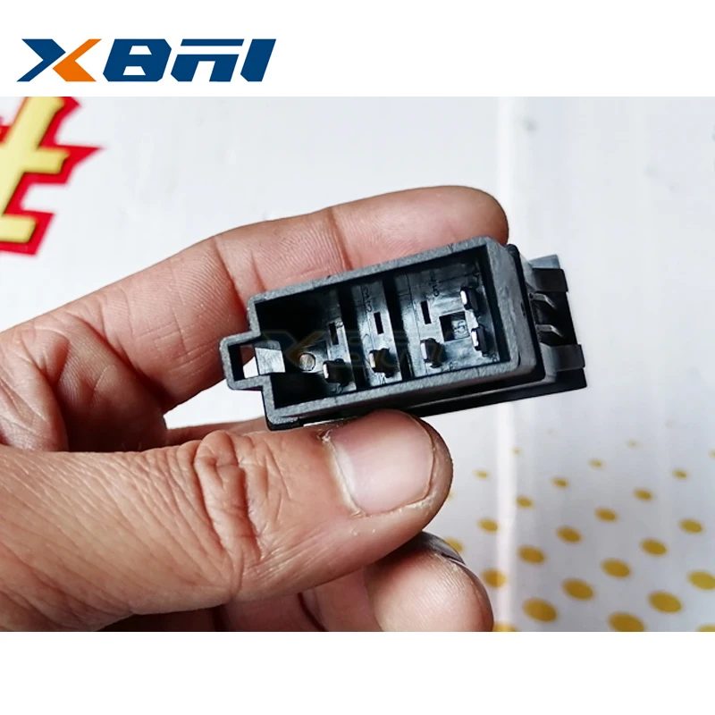 Original horn transfer switch for SITRAK C7H MAX G7H SITRAK C9H SINOTRUK Spare parts Warp-plate Switch 812W25503-6002