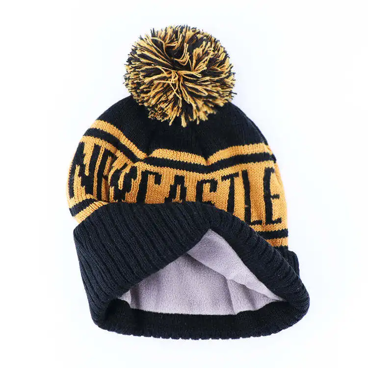 Зимняя вязаная шапка с вышивкой акриловые шапки помпонами