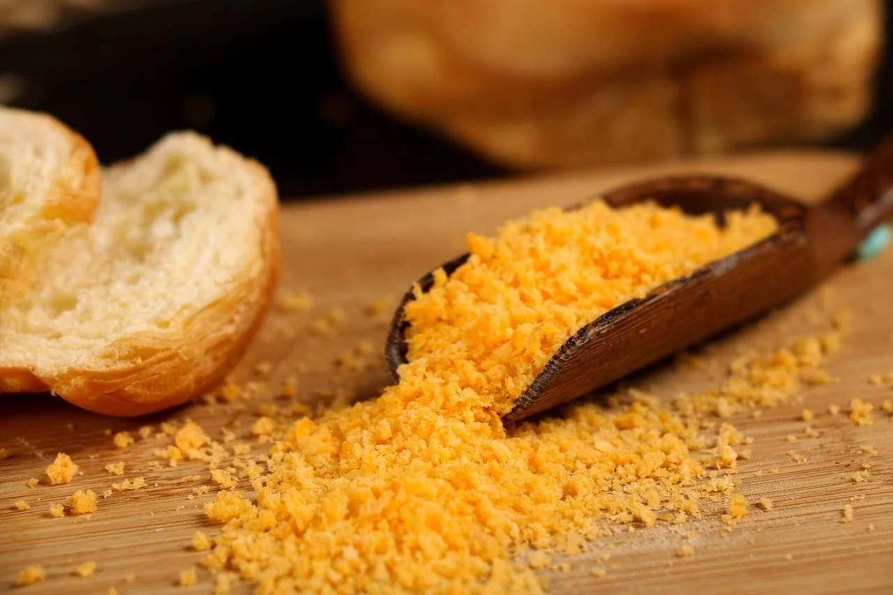 
Fine yellow and white bread crumbs 