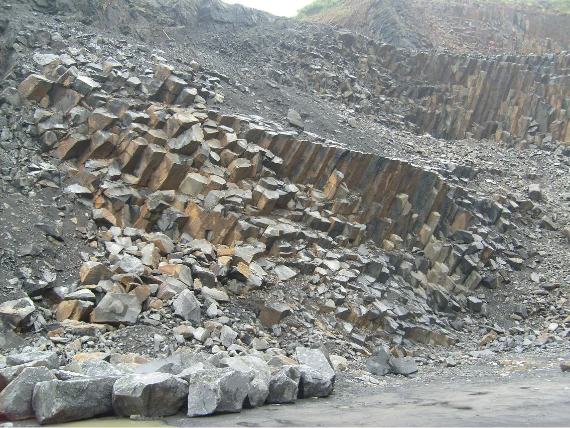 black granite quarry rough blocks supplier for cutting slab and tile of exterior flooring pavers