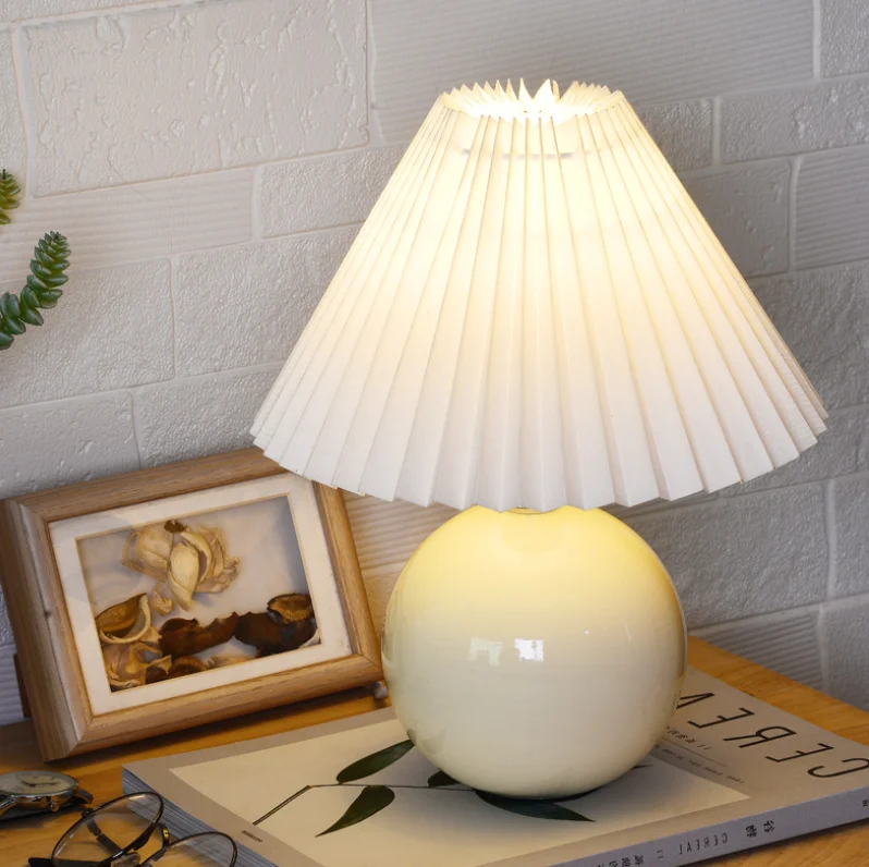 Creative Ceramic LED Simple Table Lamps  Modern Nordic Cute Pink Pleated Living Room Table Lamps