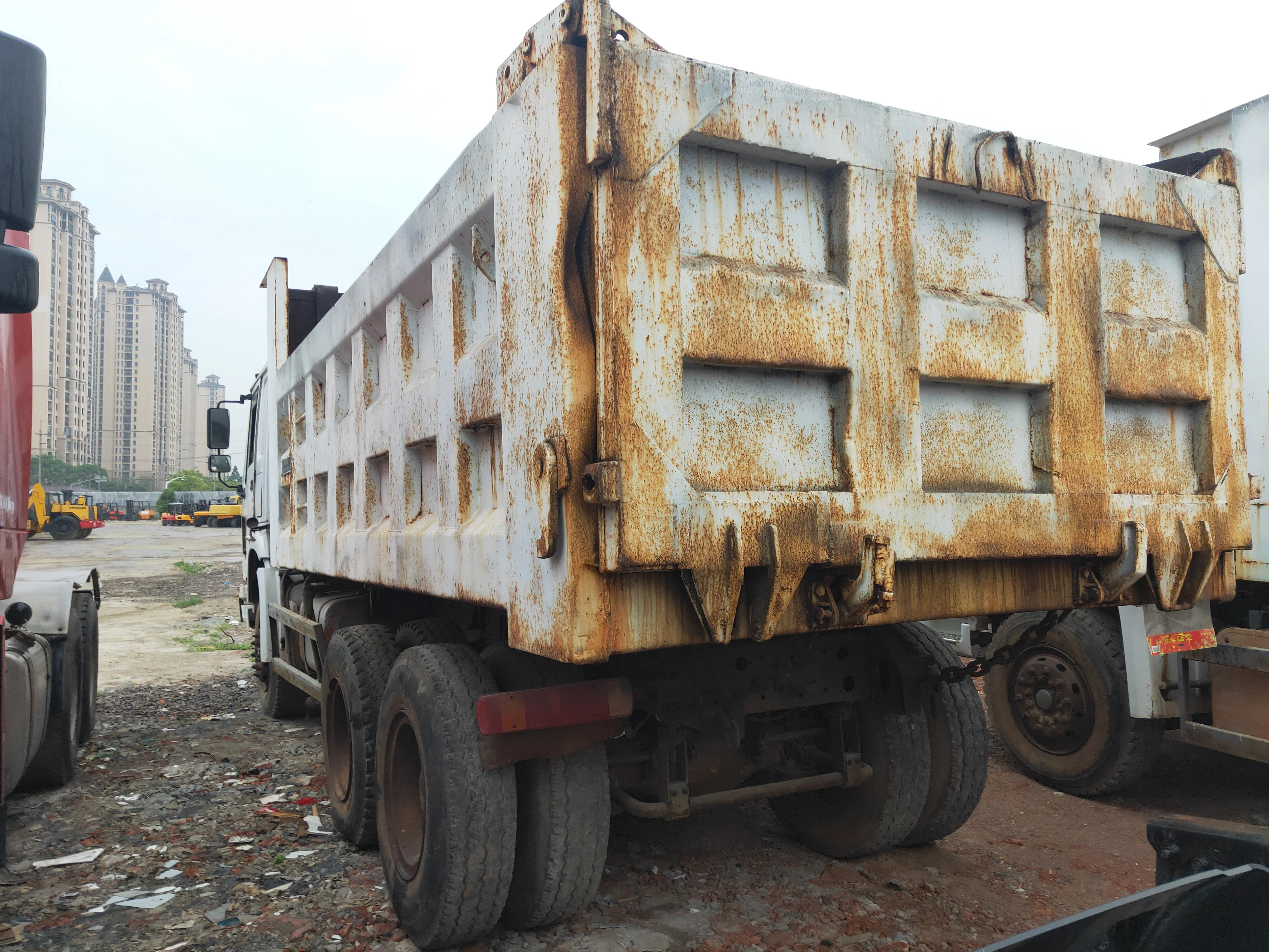 China howo truck price used sinotruk howo 6X4 dump truck tipper for sale