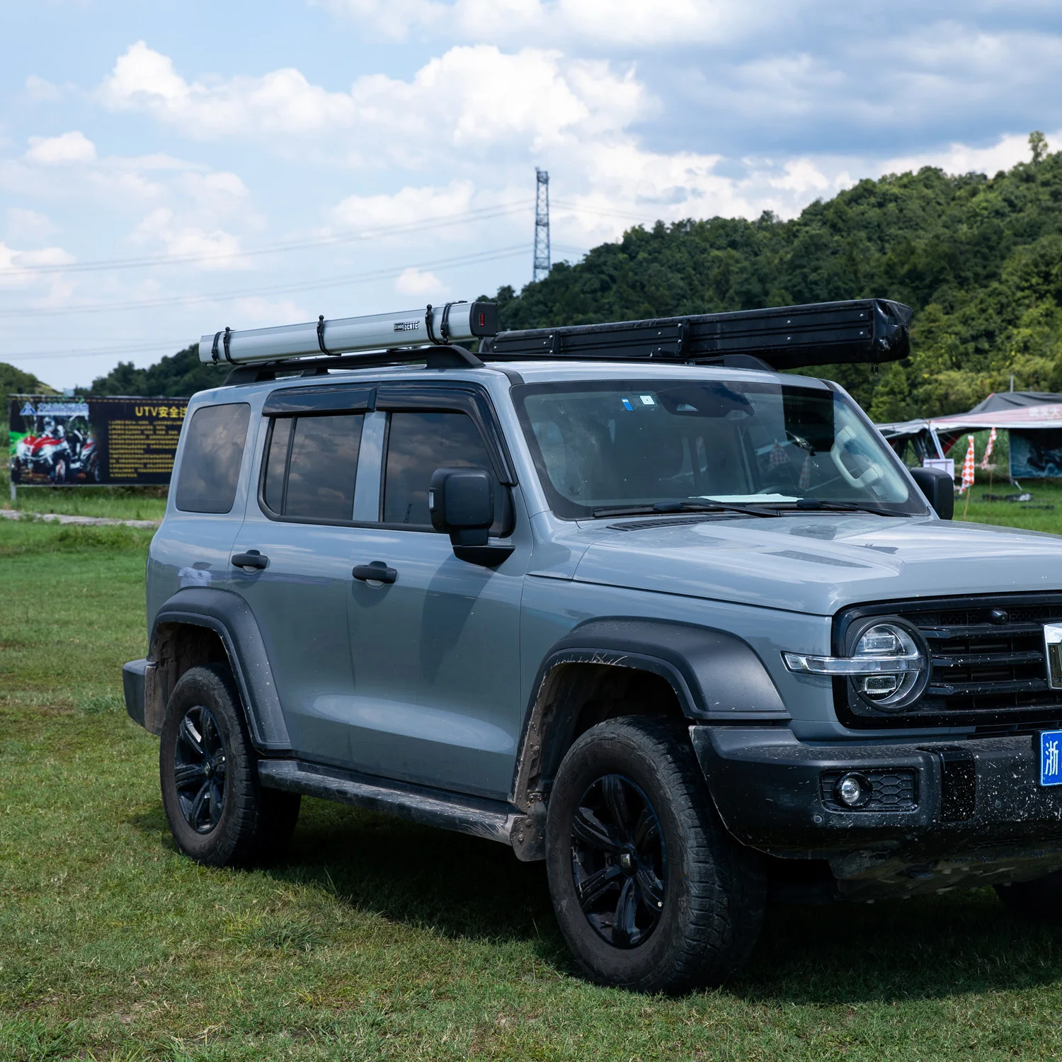 2/2.5/3m 4WD Quality Overland Vehicle SUV Truck Aluminum Case Car Side Retractable Awning Roof Top Tent Car Awning