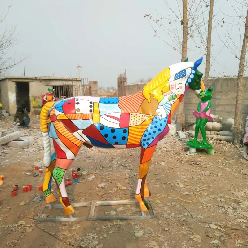 Популярное наружное украшение, красочная статуя лошади из стекловолокна