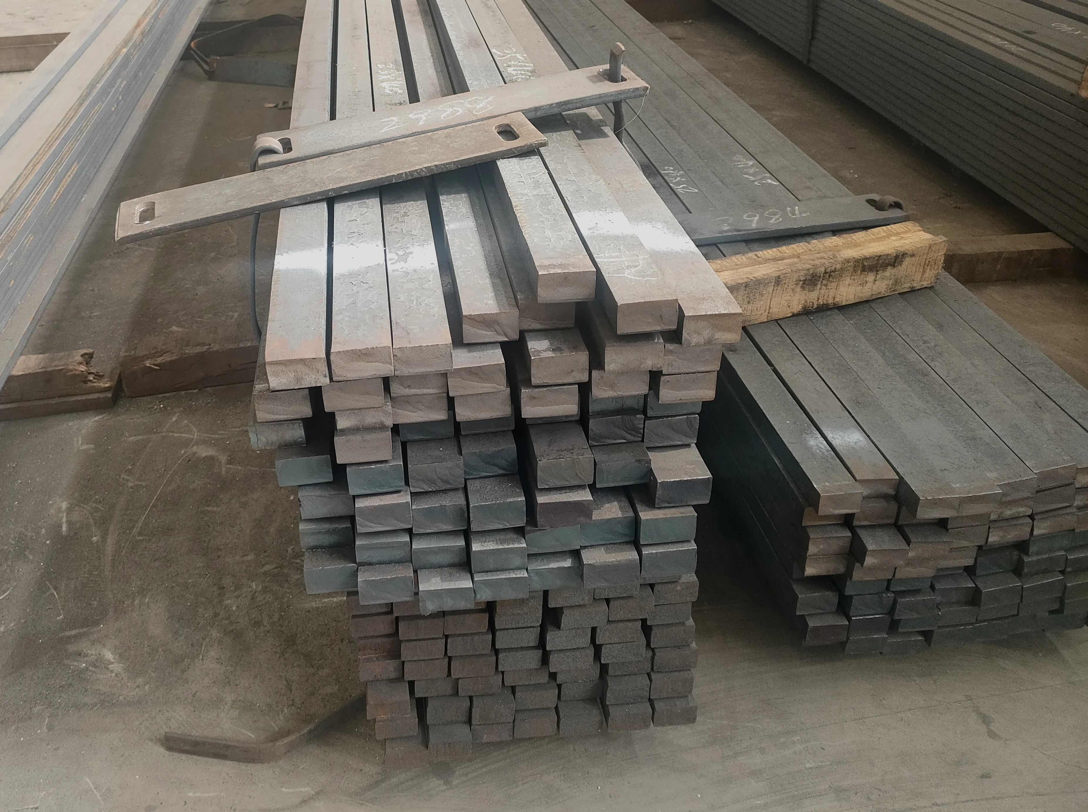 Пружинная сталь Q195 Q215 Q235b Q345b Ss400 Astm A36 горячекатаный перфорированный плоский