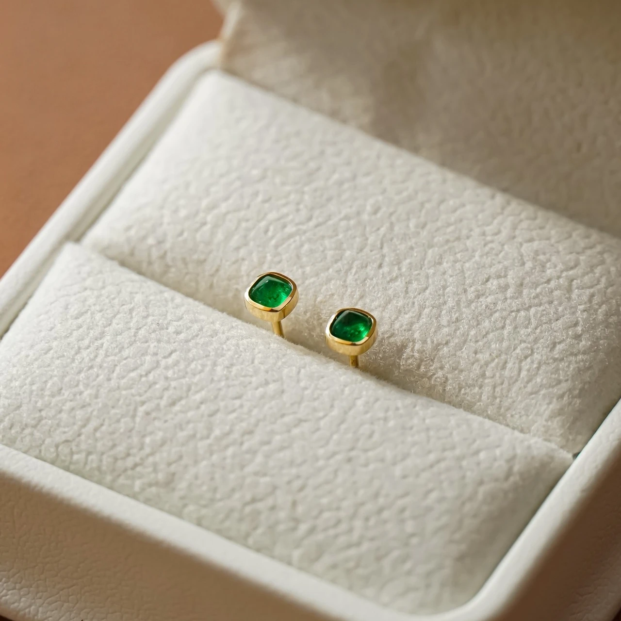 H&F Wholesale Natural Green Emerald Earrings Stud Customized 18K 14K 9K Solid Gold Emerald Stone Earings