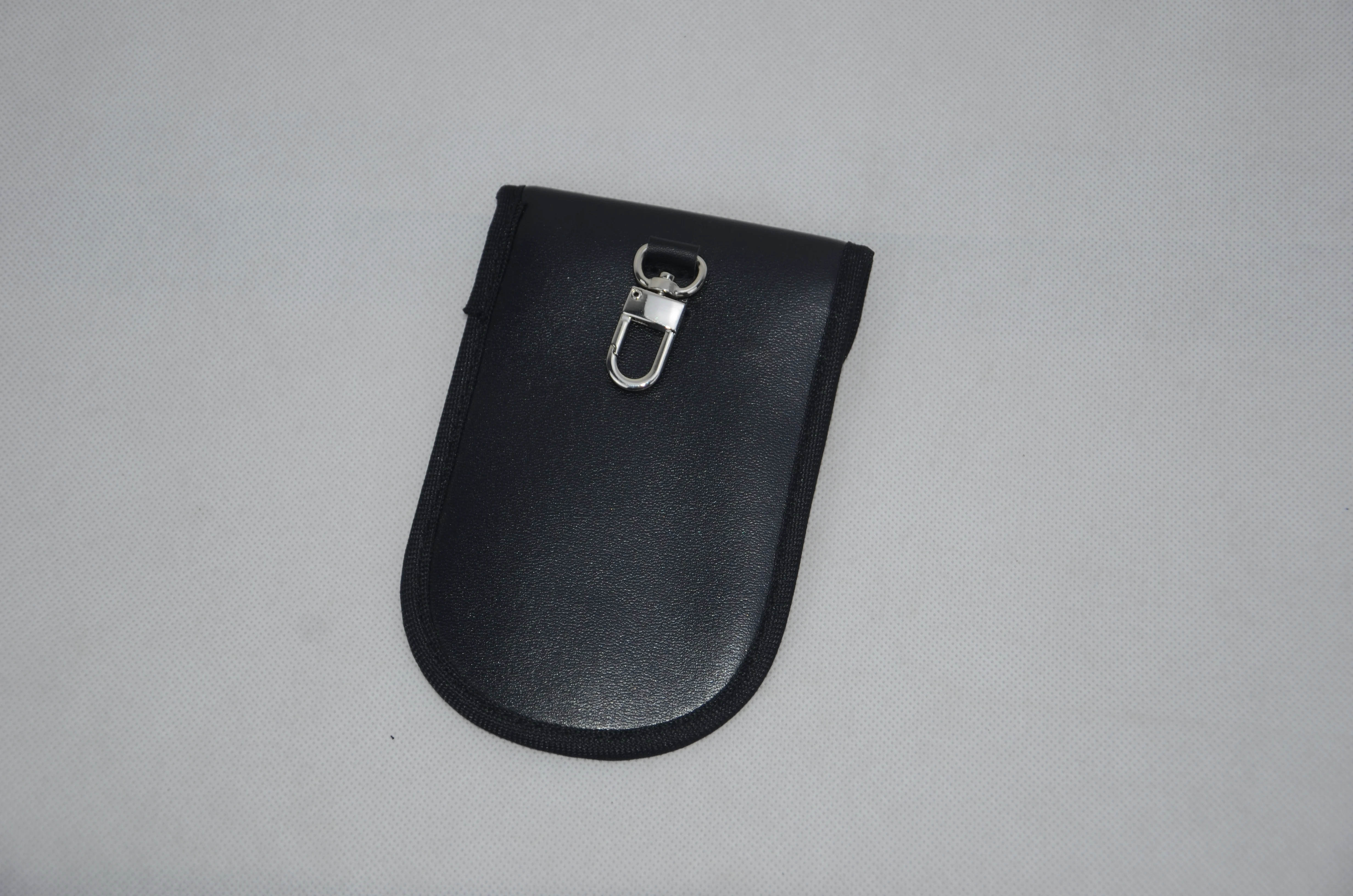 Hot Sale Leather Material Car Key Signal Blocker Case Punch Bag Car Key Protector