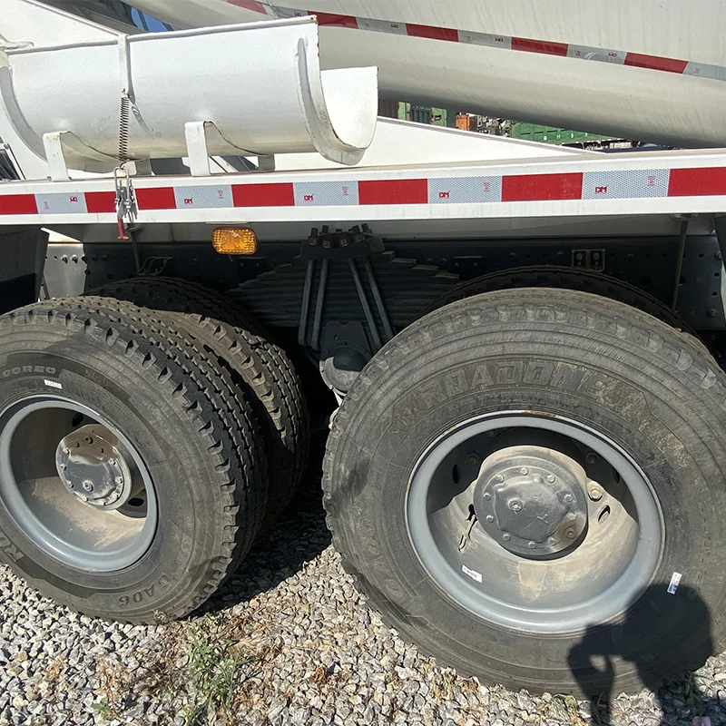 China second hand Sinotruk HOWO truck 6*4 mixer tank truck 375hp  for sale