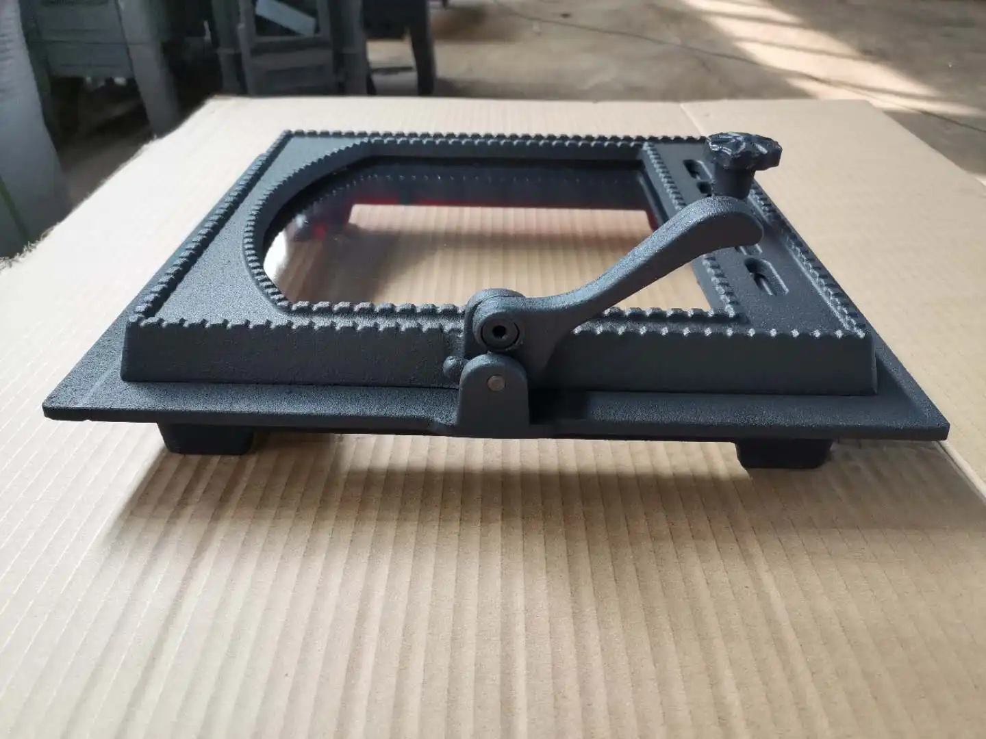 Cast iron fireplace door K404 with high temperature resistant paint 400*370mm